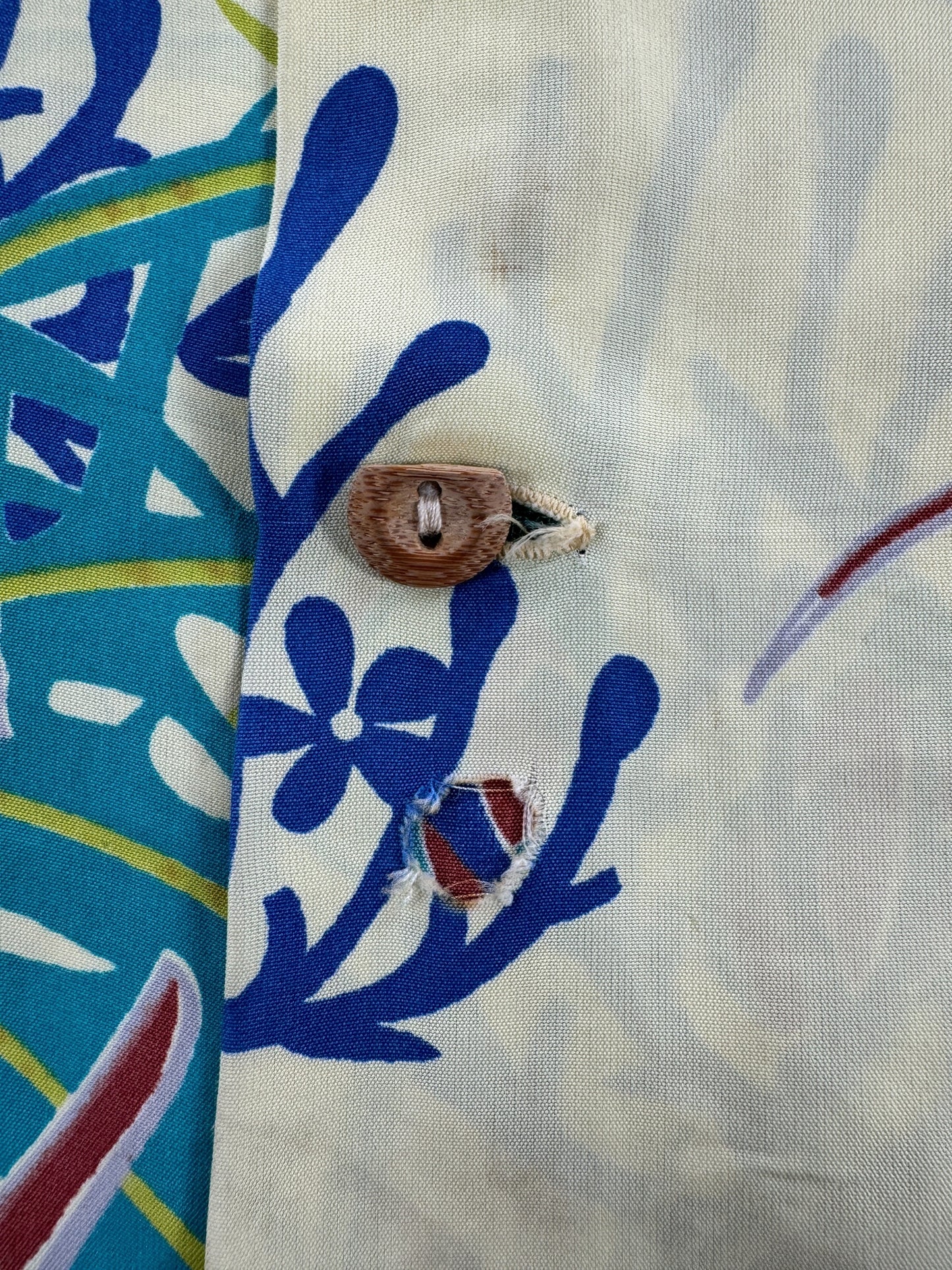 Broken Button and Hole on Vintage Undersea Kamehameha Aloha Shirt SZ L