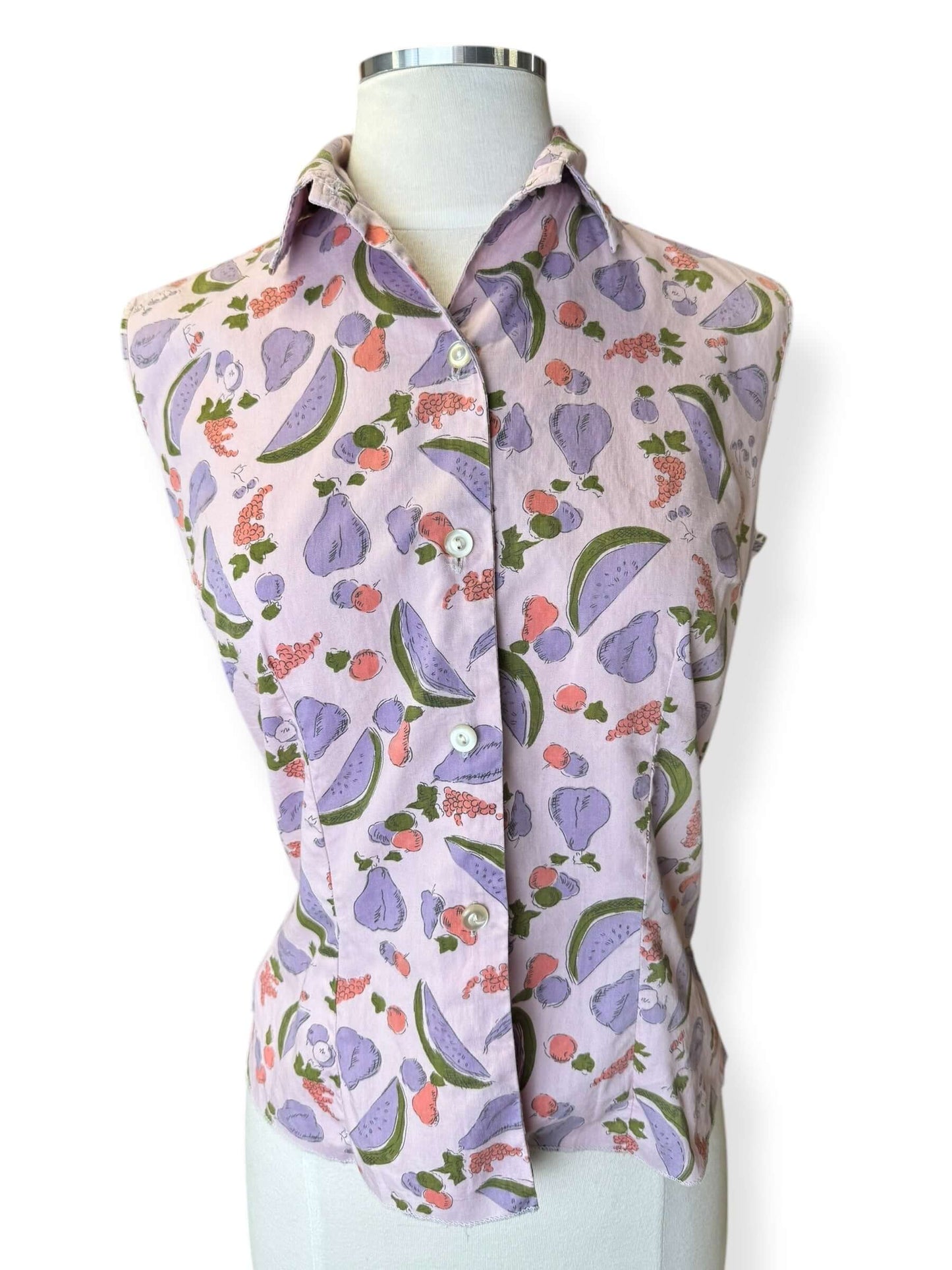Front view of 1950s Bobby Lou Fruit Top M