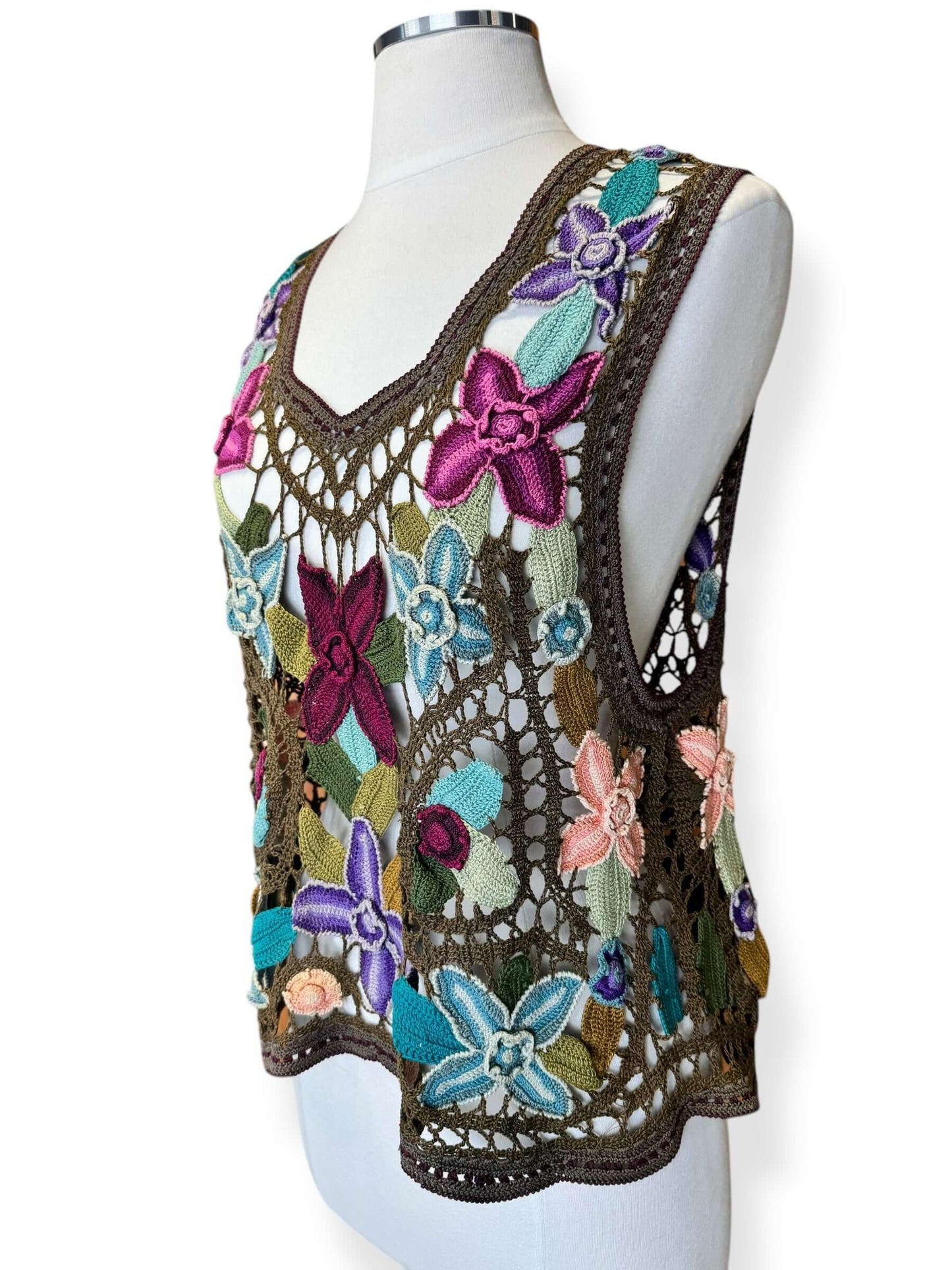 Side view of Vintage Floral Crochet Top L