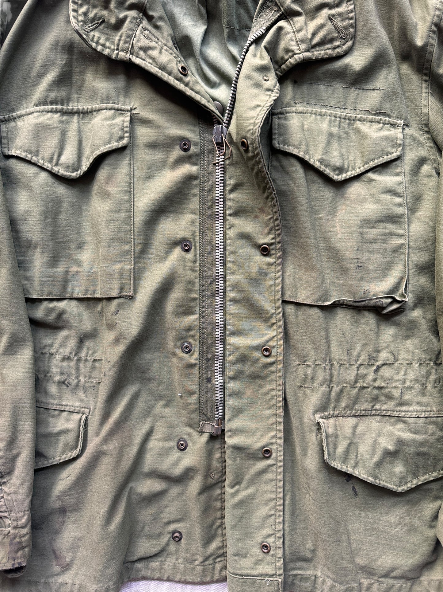 zipper on Vintage Stained M-65 Field Jacket SZ L
