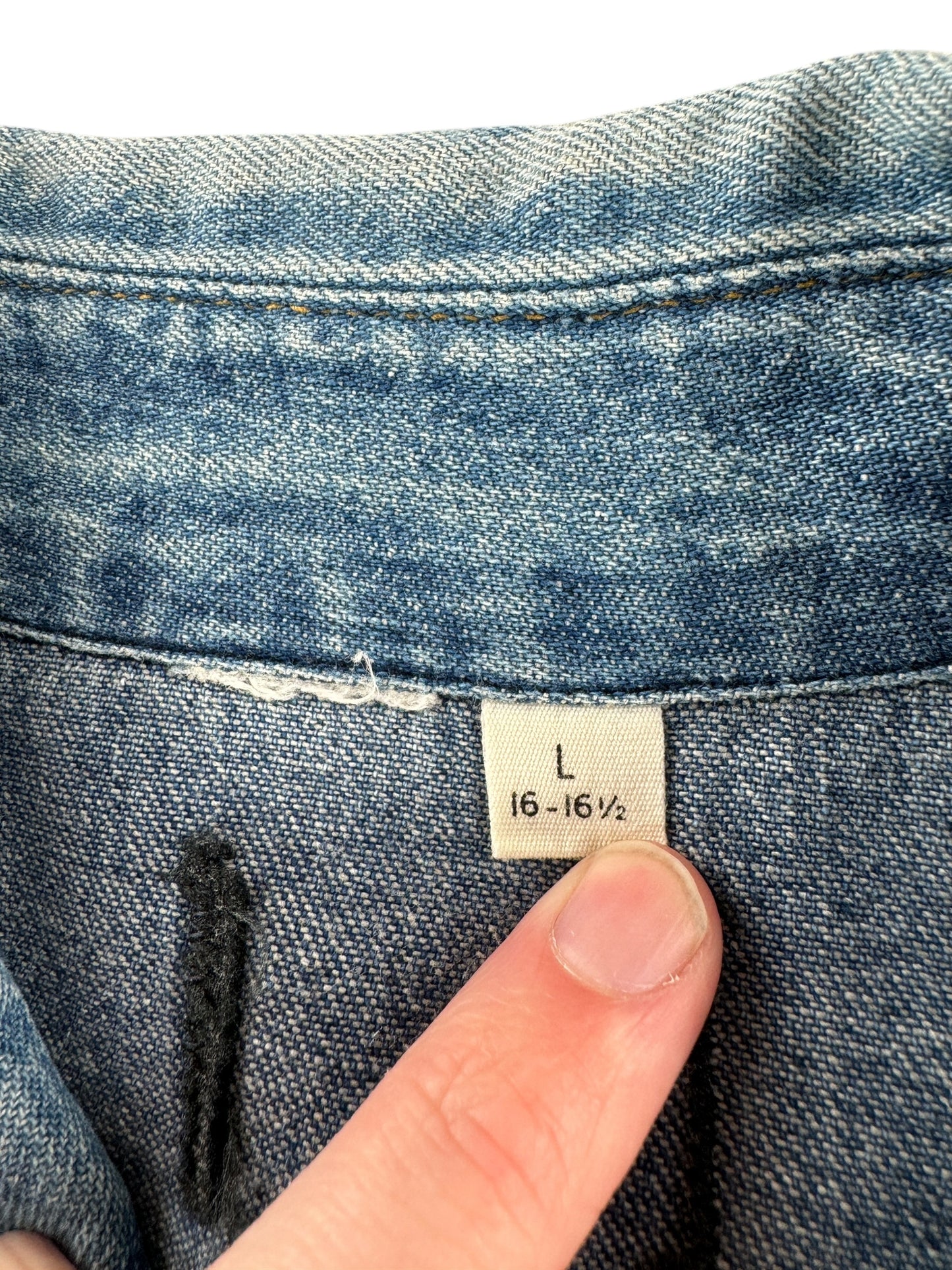 Size Tag on Vintage Denim Pearl Snap SZ L