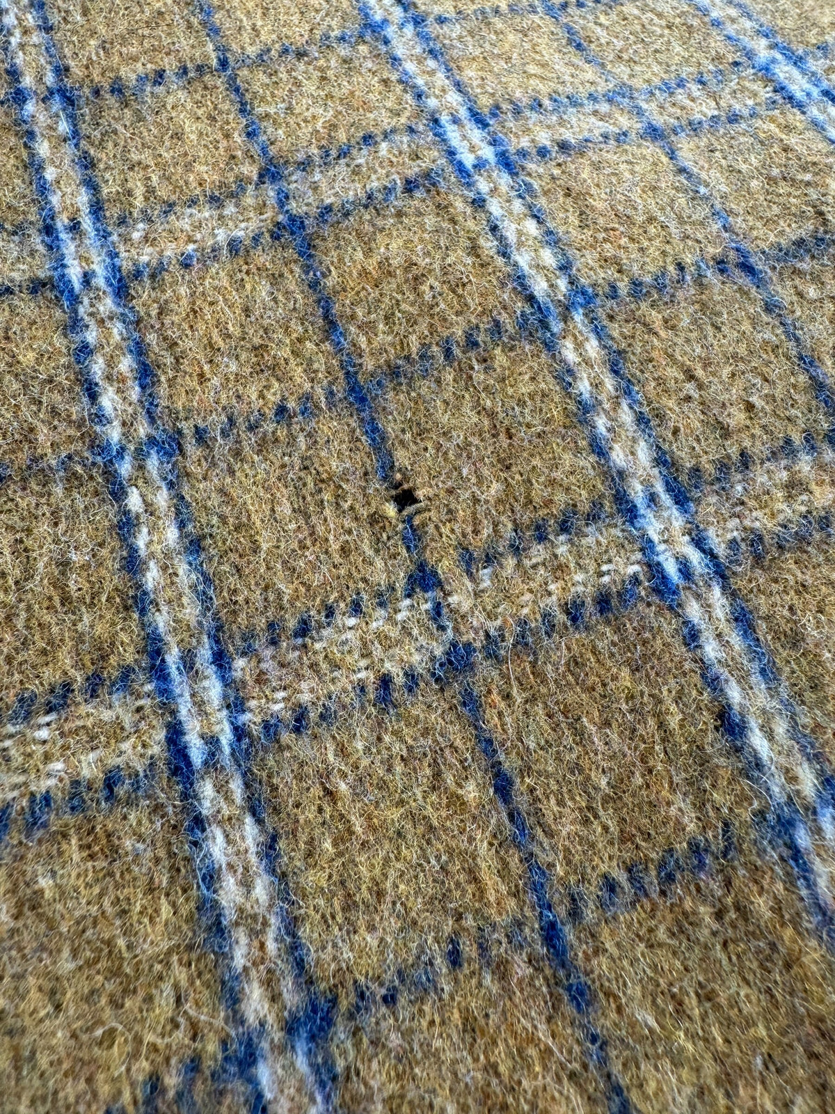 Small hole on back of Vintage 70s CPO Wool Flannel SZ M