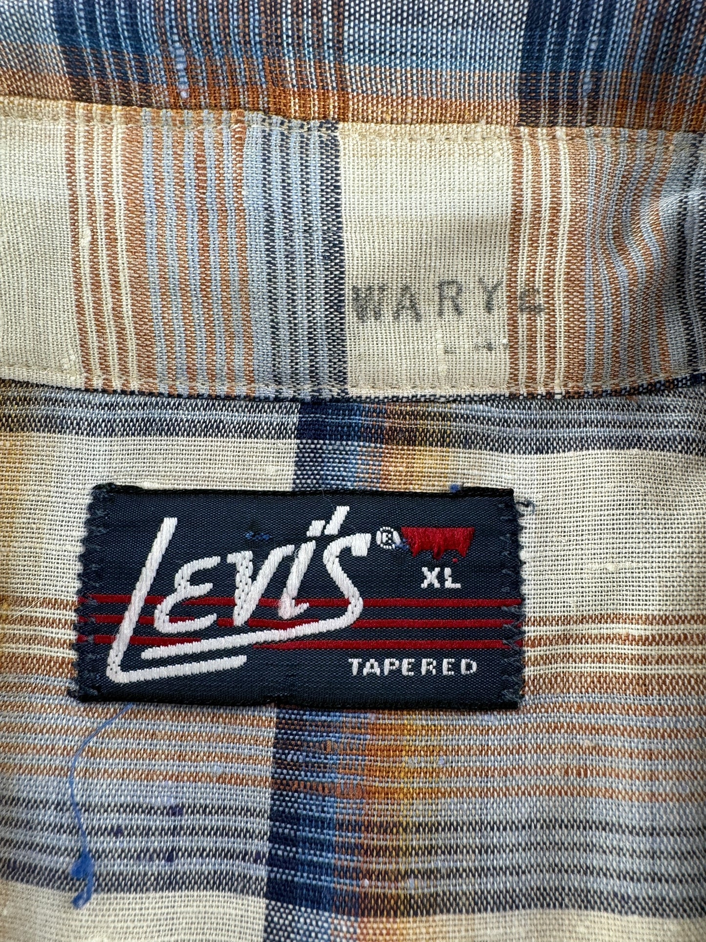 Label on Vintage Levi's Short Sleeve Pearlsnap SZ XL