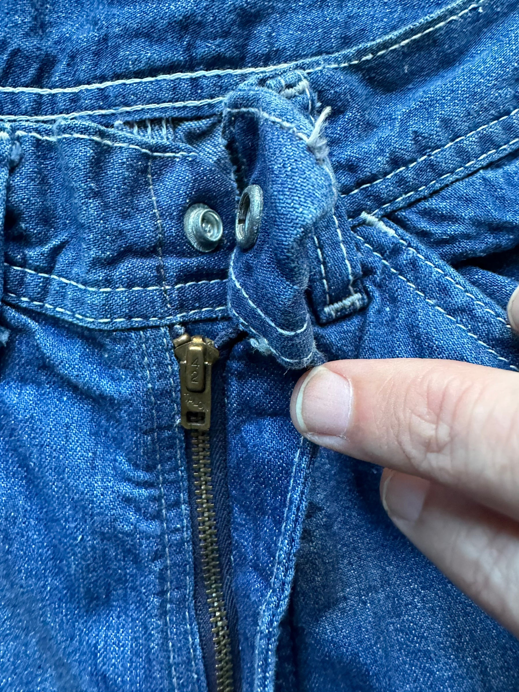 Snap and Talon 42 Zipper on Vintage Lee Carpenter Jeans W27 | Vintage Denim Workwear Seattle | Barn Owl Vintage Clothing
