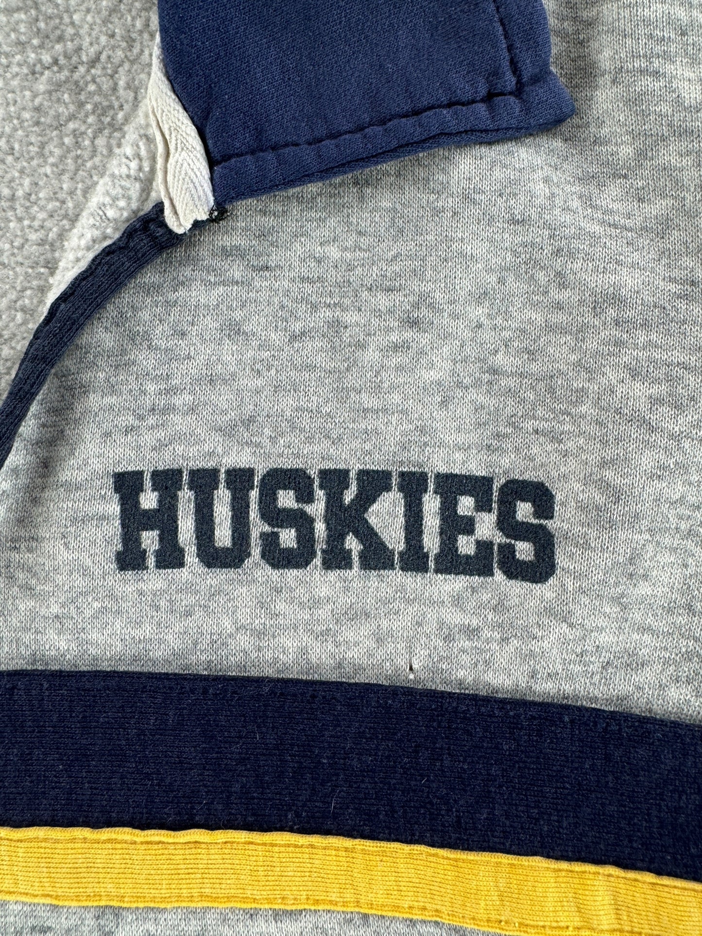 Front Graphic on Vintage Huskies Sweatshirt SZ L