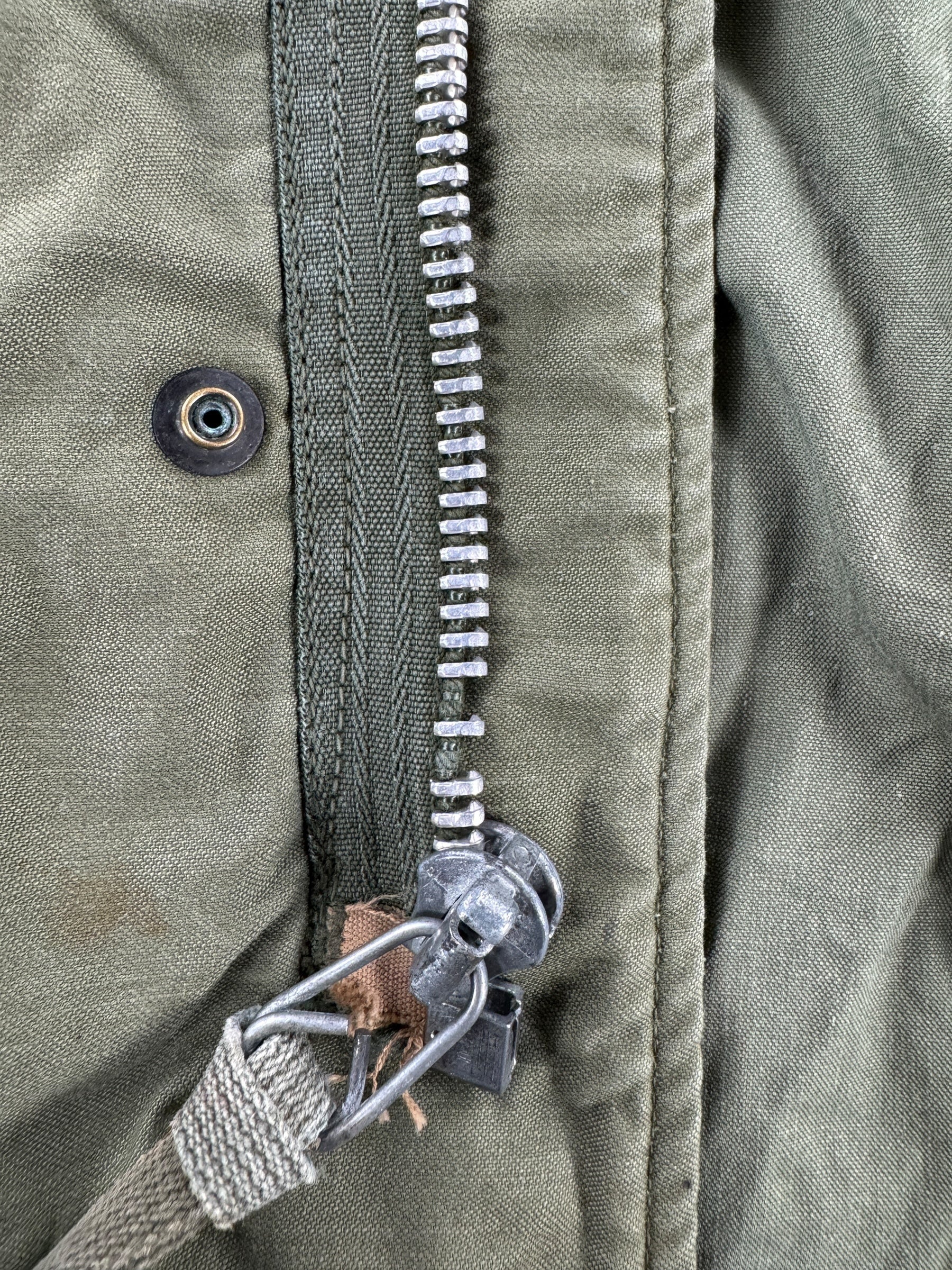 Missing Teeth on Zipper on Vintage Seabees M65 Field Jacket SZ M AS IS
