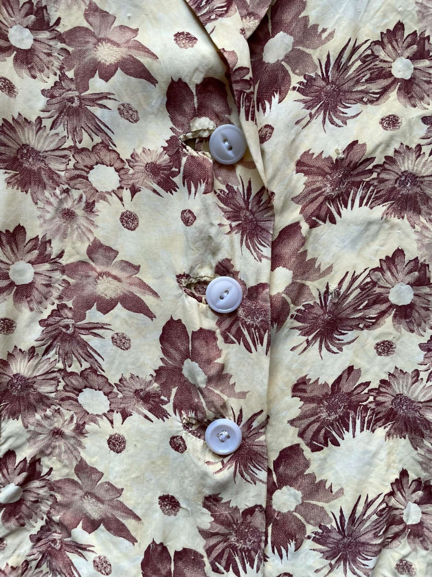Button view of 1940s Rayon Floral PJ Top L-XL