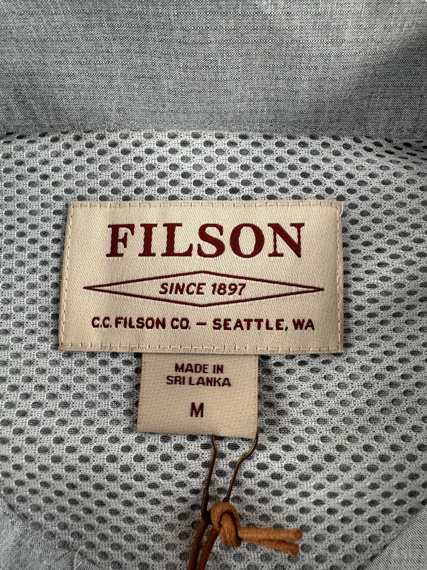 Label on Modern NWT Filson Women's Twin Lakes Sport Shirt SZ M