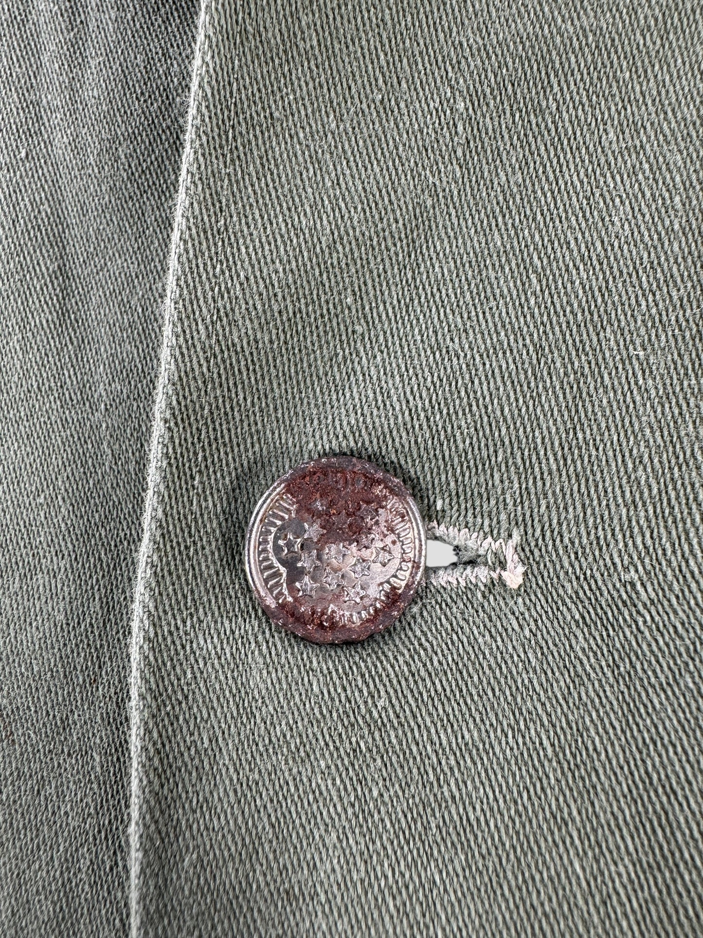 Button on Vintage 13 Star Military Top SZ M