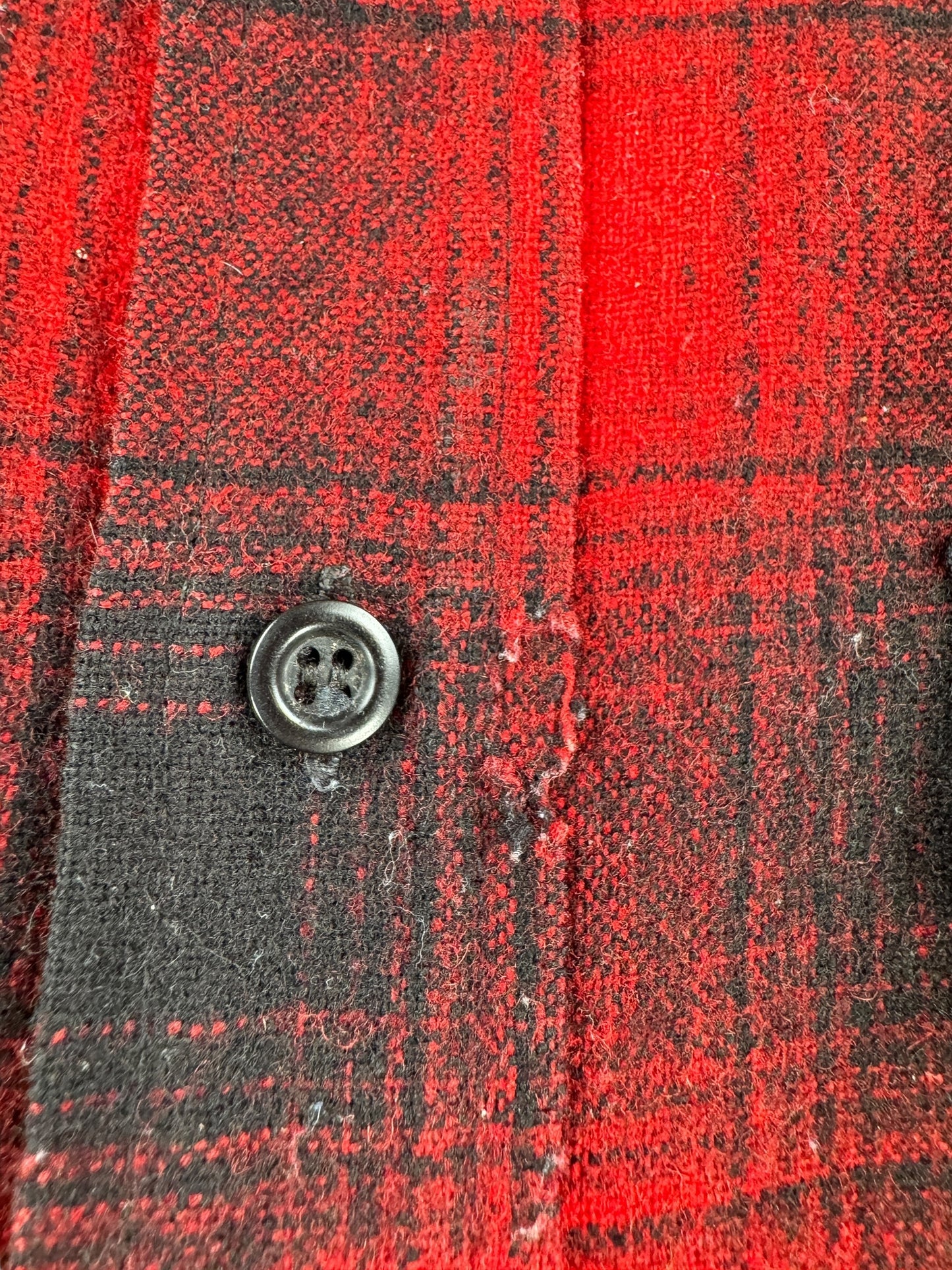 Wear on Vintage Pendleton Outdoors Man Flannel SZ M