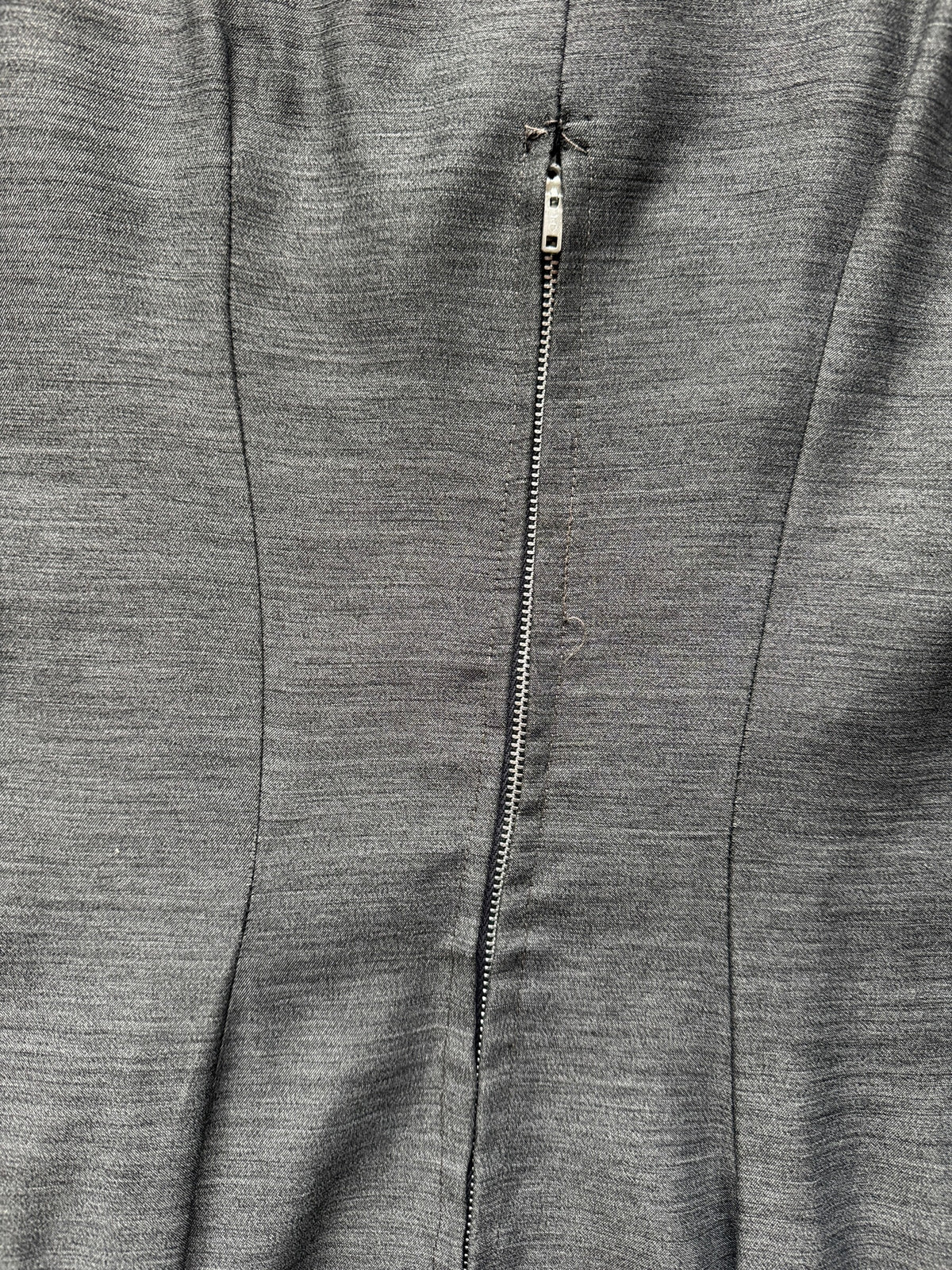 Back zipper on Vintage Mid Century Pointed Collar Fit & Flare Dress SZ M