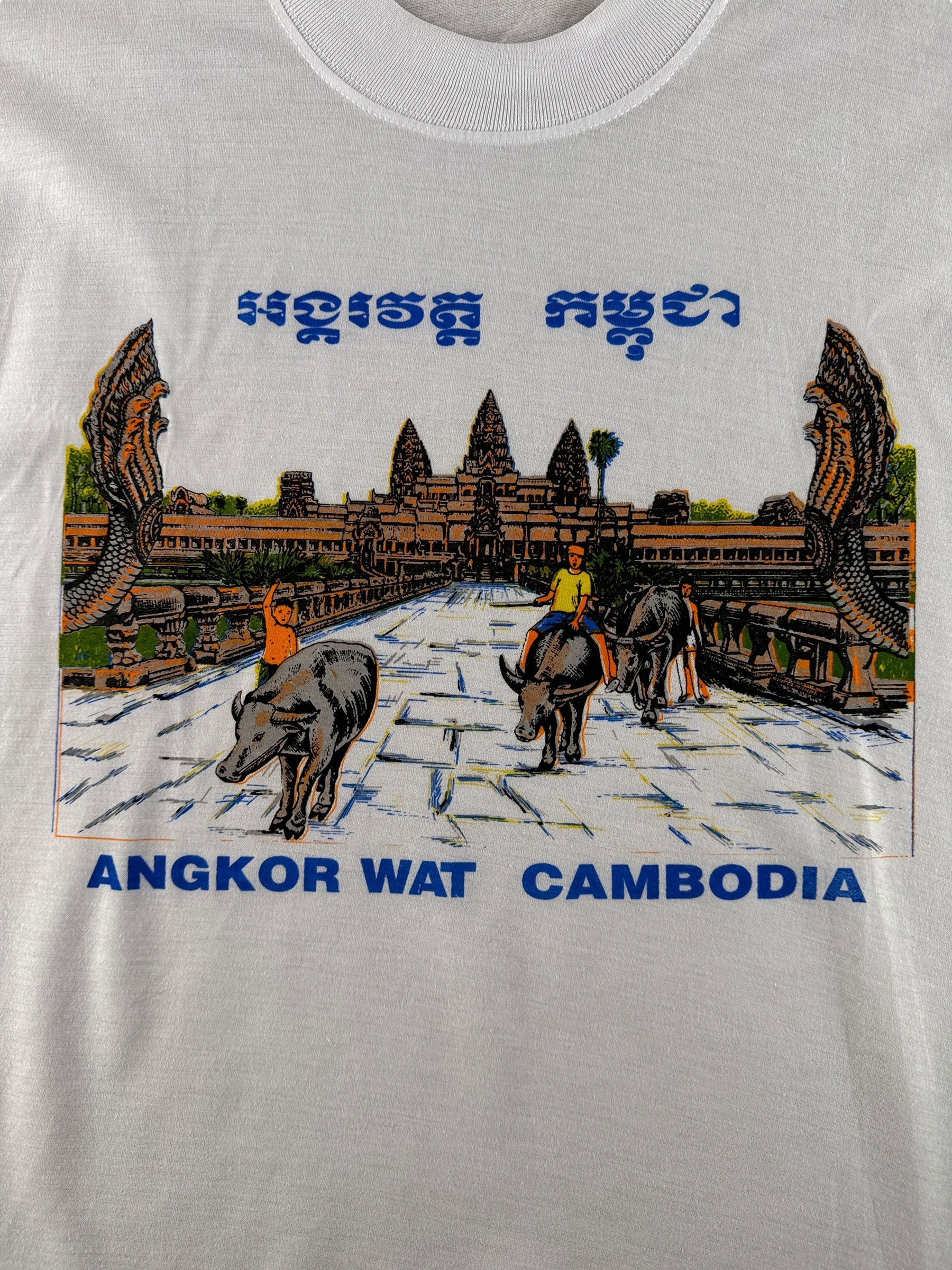 Front Graphic of Vintage Angkor Wat Souvenir Tee SZ L