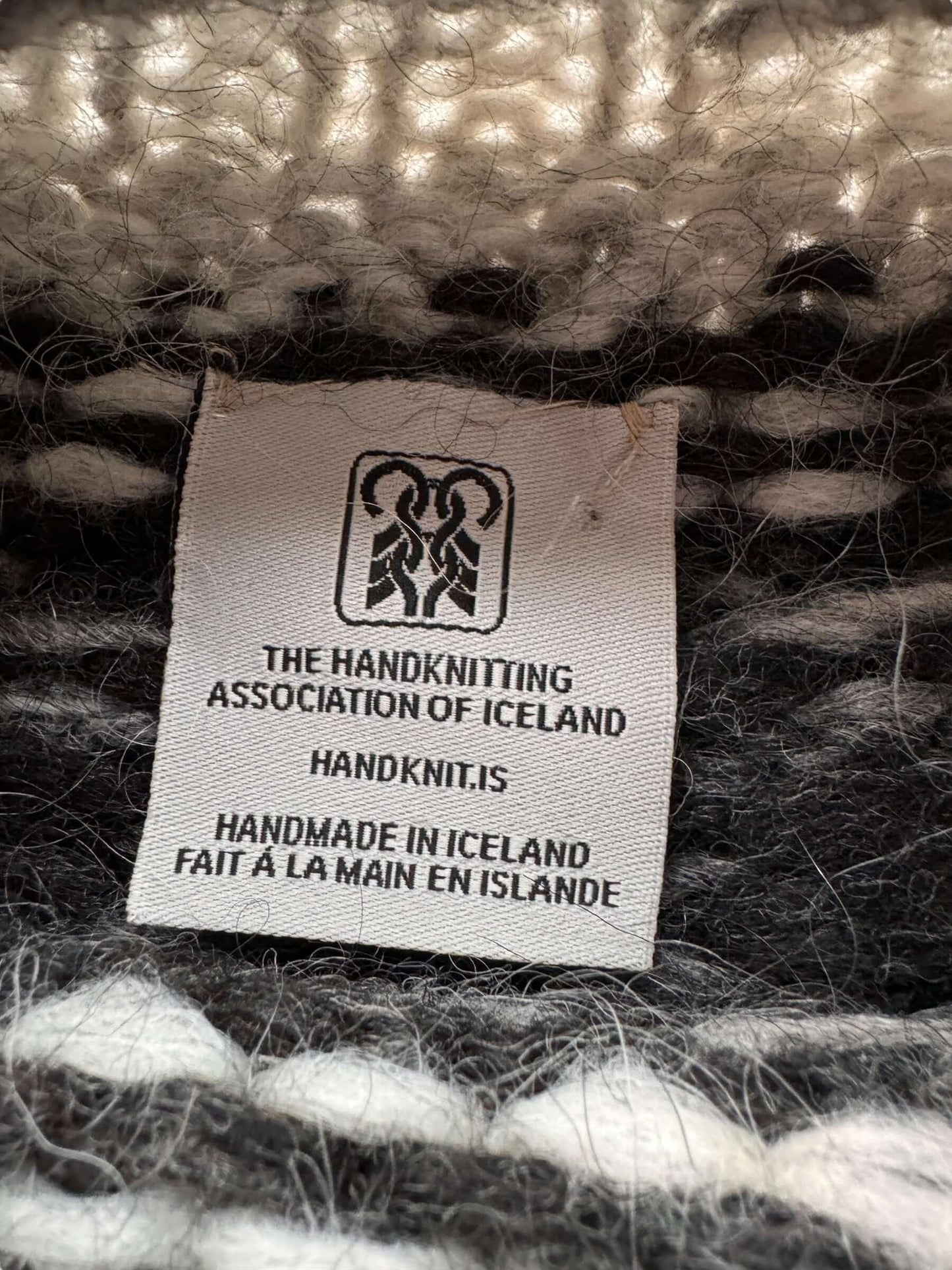 Tag of Vintage Grey & Black Handknit Icelandic Sweater SZ XL