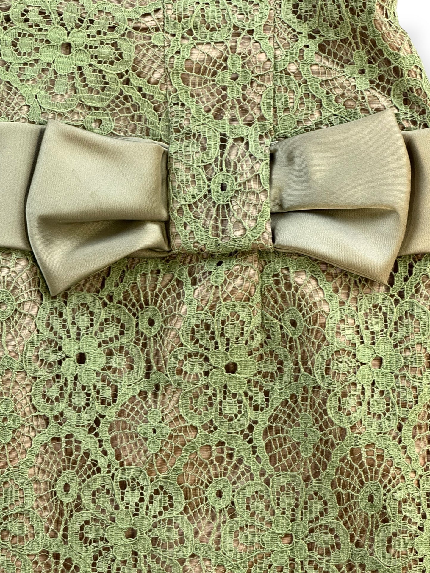 Bow detail of 1950s Sage Du Barry Lace Dress M