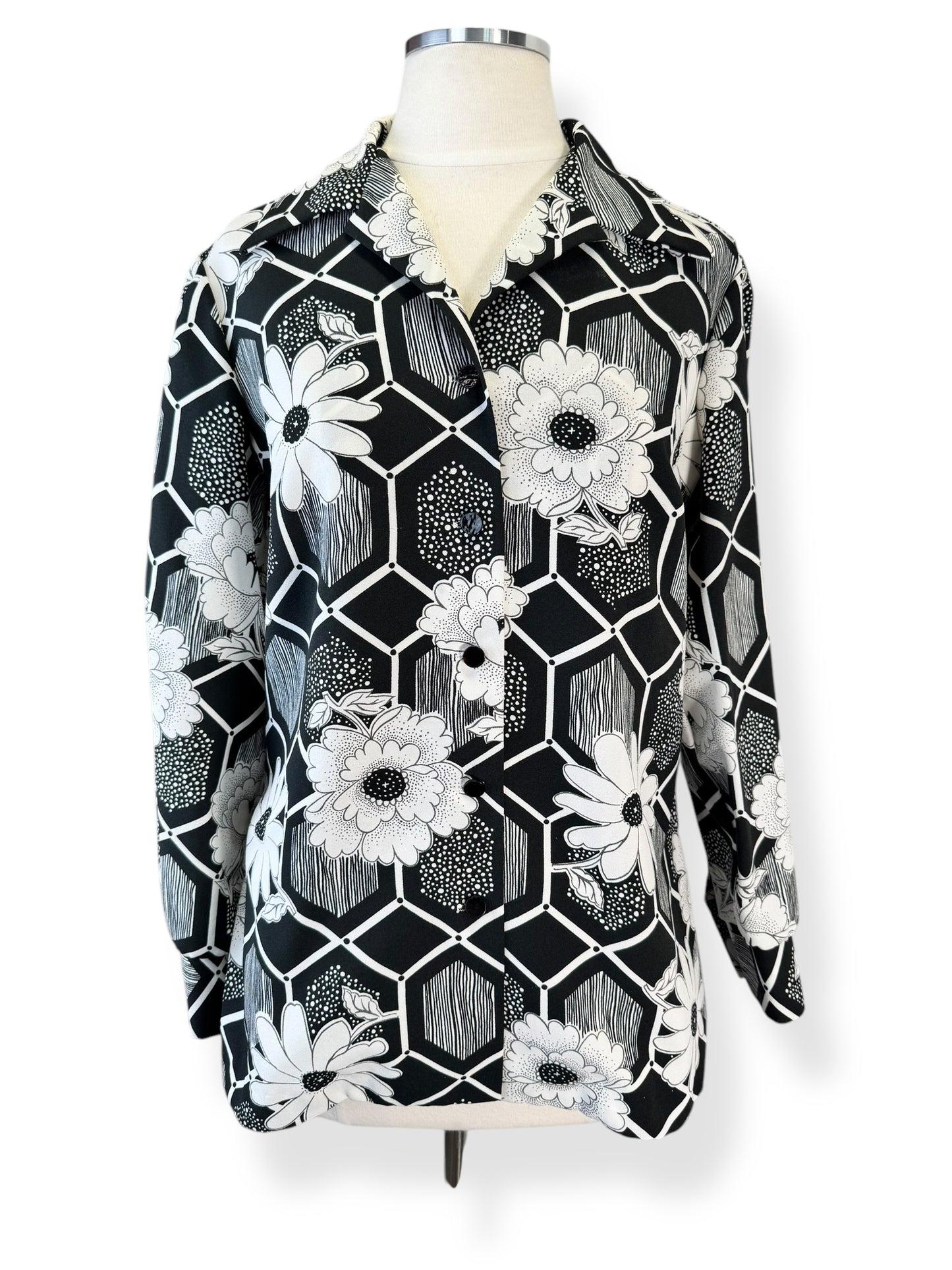 Front view of 1970s Pykettes Polyester Button Up L