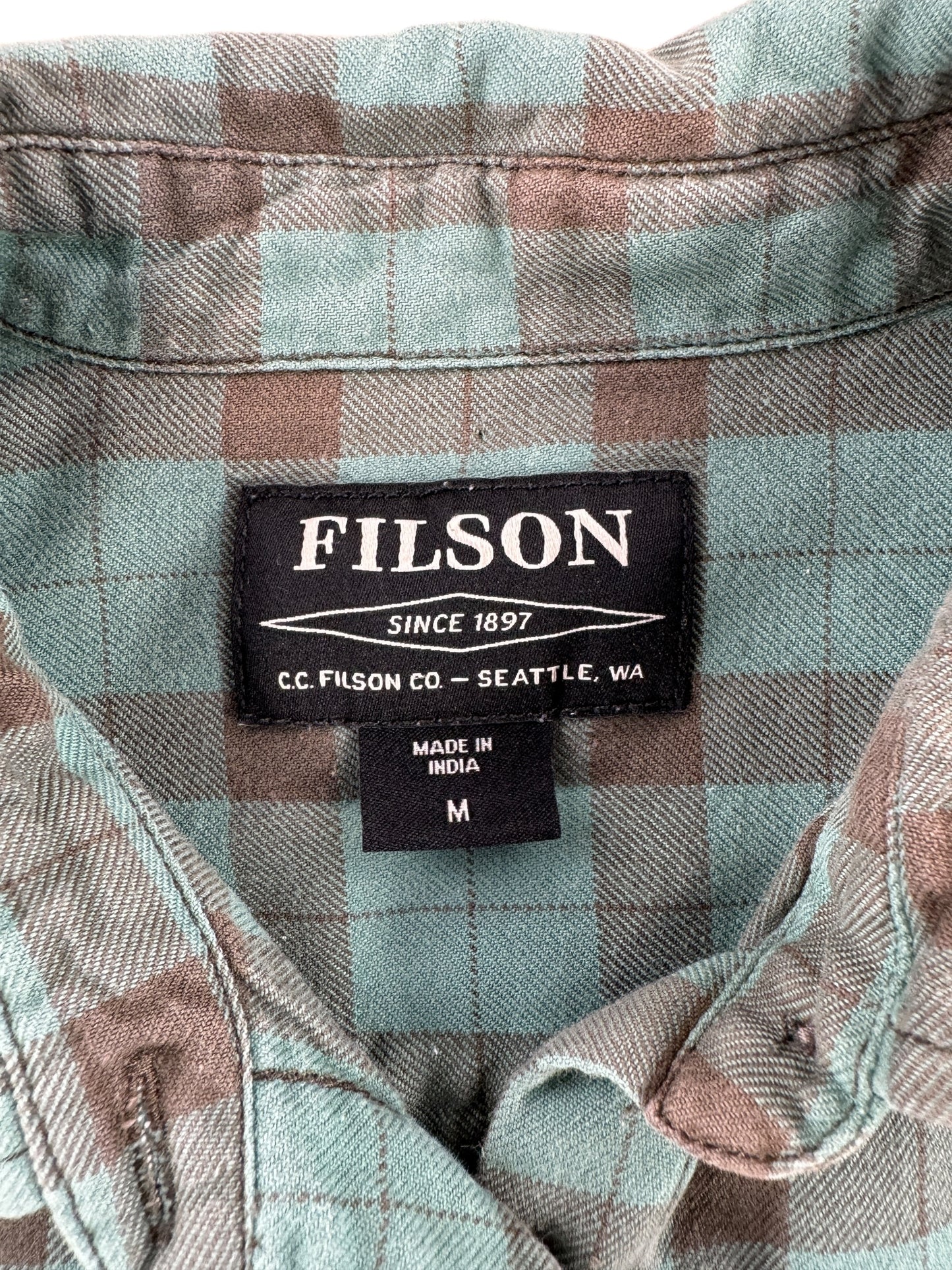Label on Women's Filson Light Weight Alaskan Guide Shirt SZ M