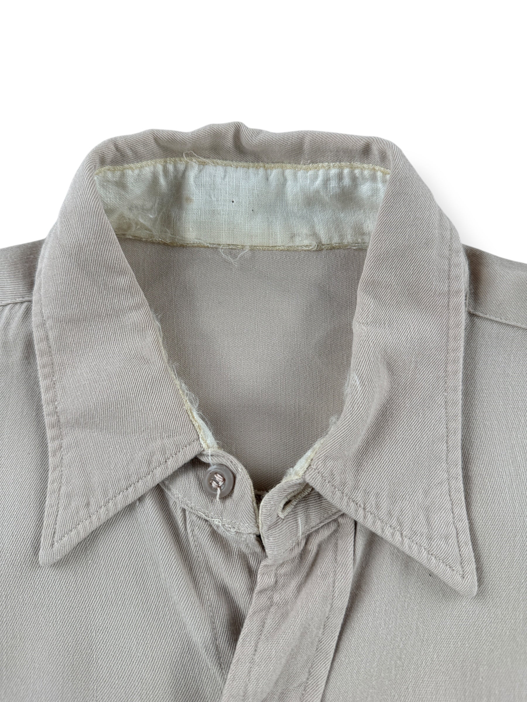 Collar of Vintage Sawtooth Pocket Gabardine Pearl Snap Shirt SZ M