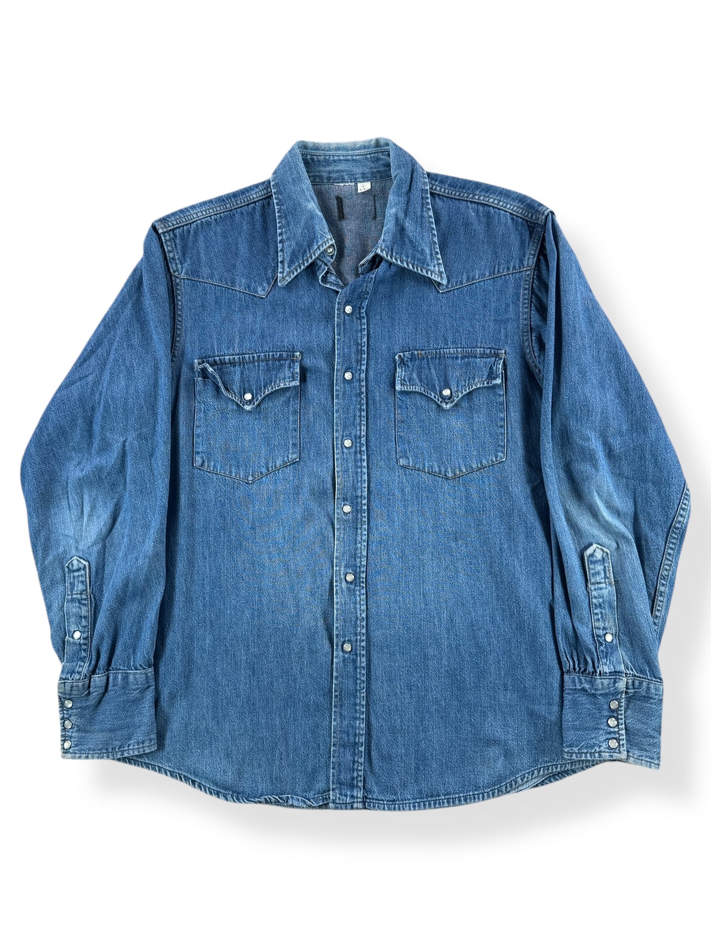 Front of Vintage Denim Pearl Snap SZ L