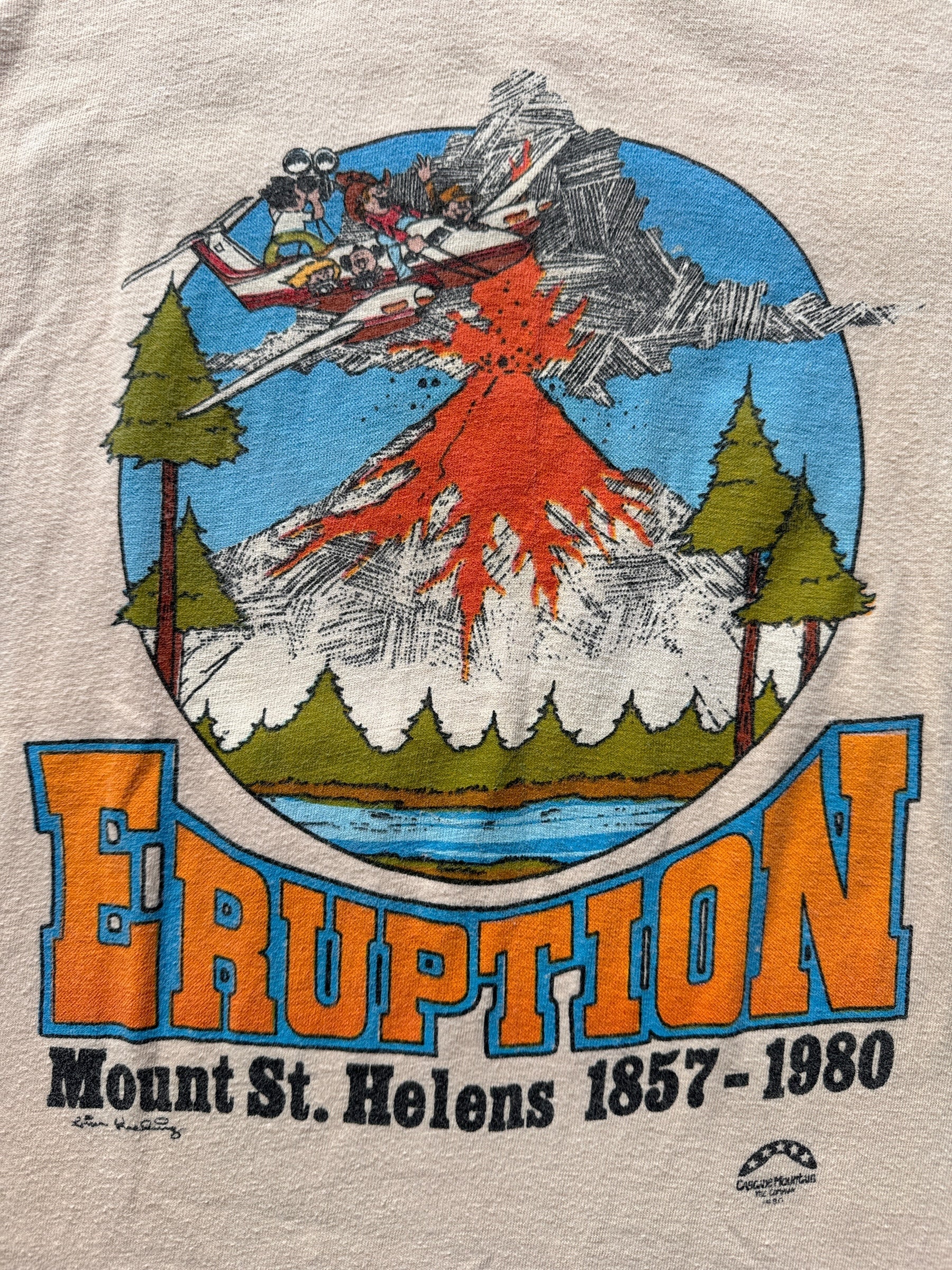 Front Graphic on Vintage Cascade Mountain Mt St Helens Eruption Tee SZ S