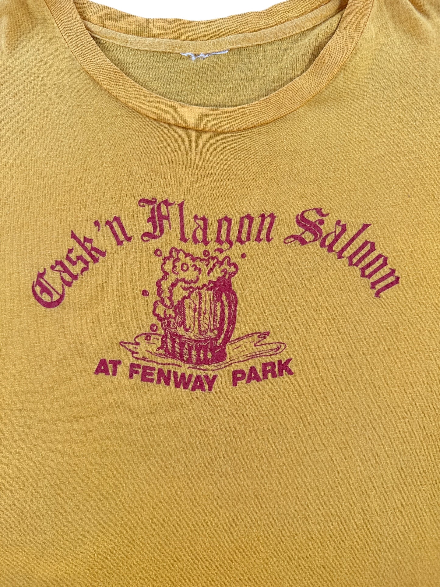 Front Close Up of Vintage Yellow Cask 'n Flagon Saloon Boston Tee SZ L