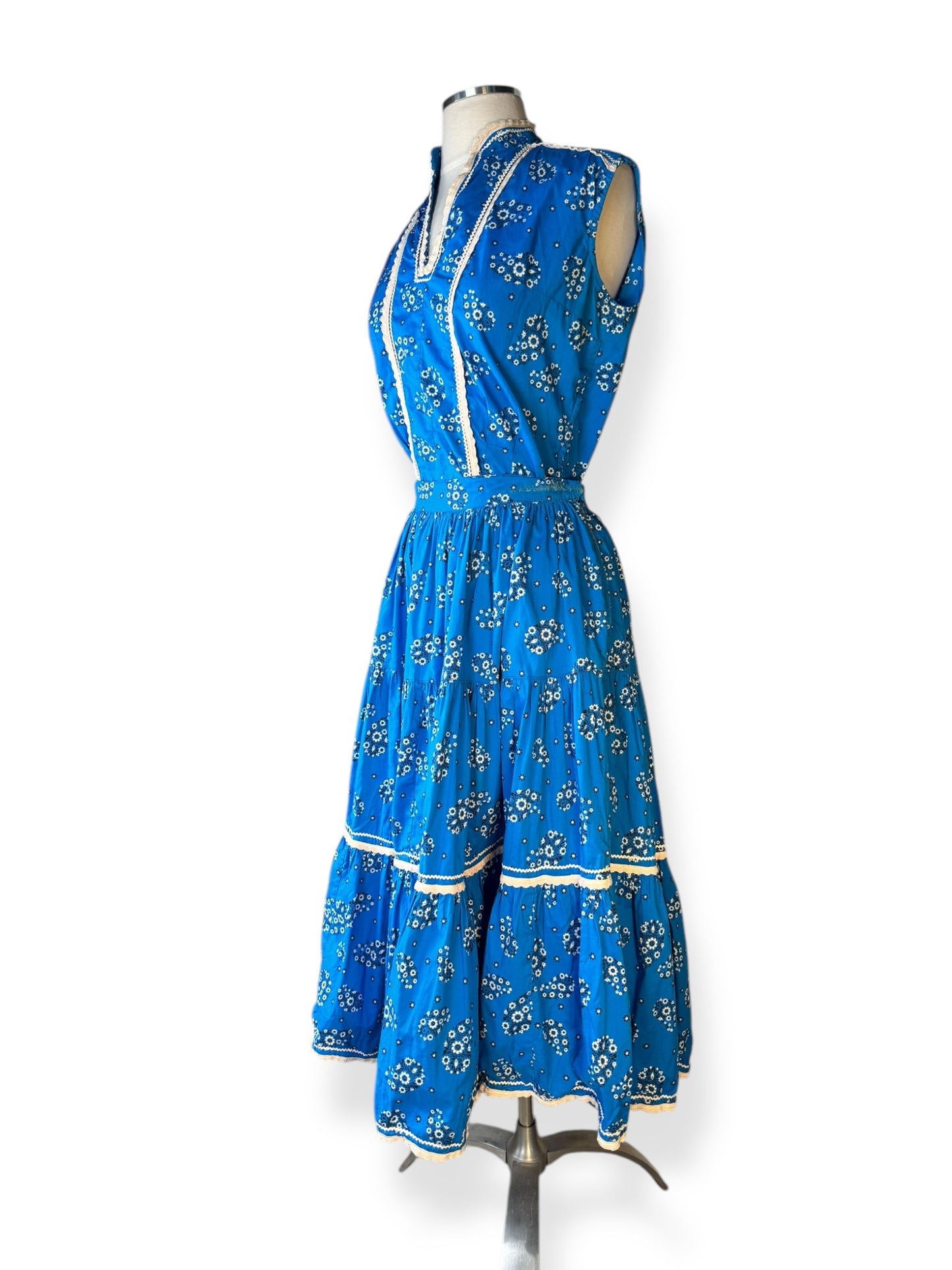 Side view of 1950s Thunderbird Bandana Skirt Set S