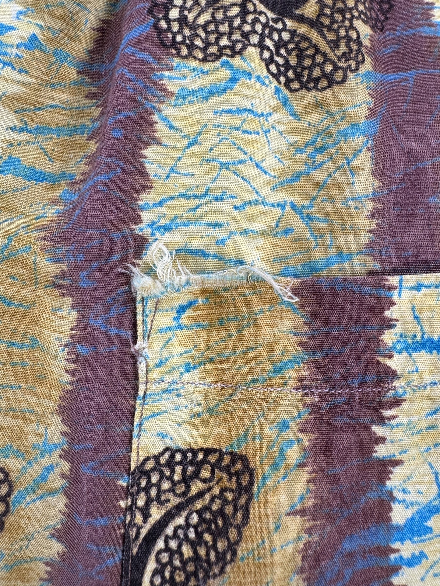 Fraying on Vintage Rayon Aloha Shirt SZ 18