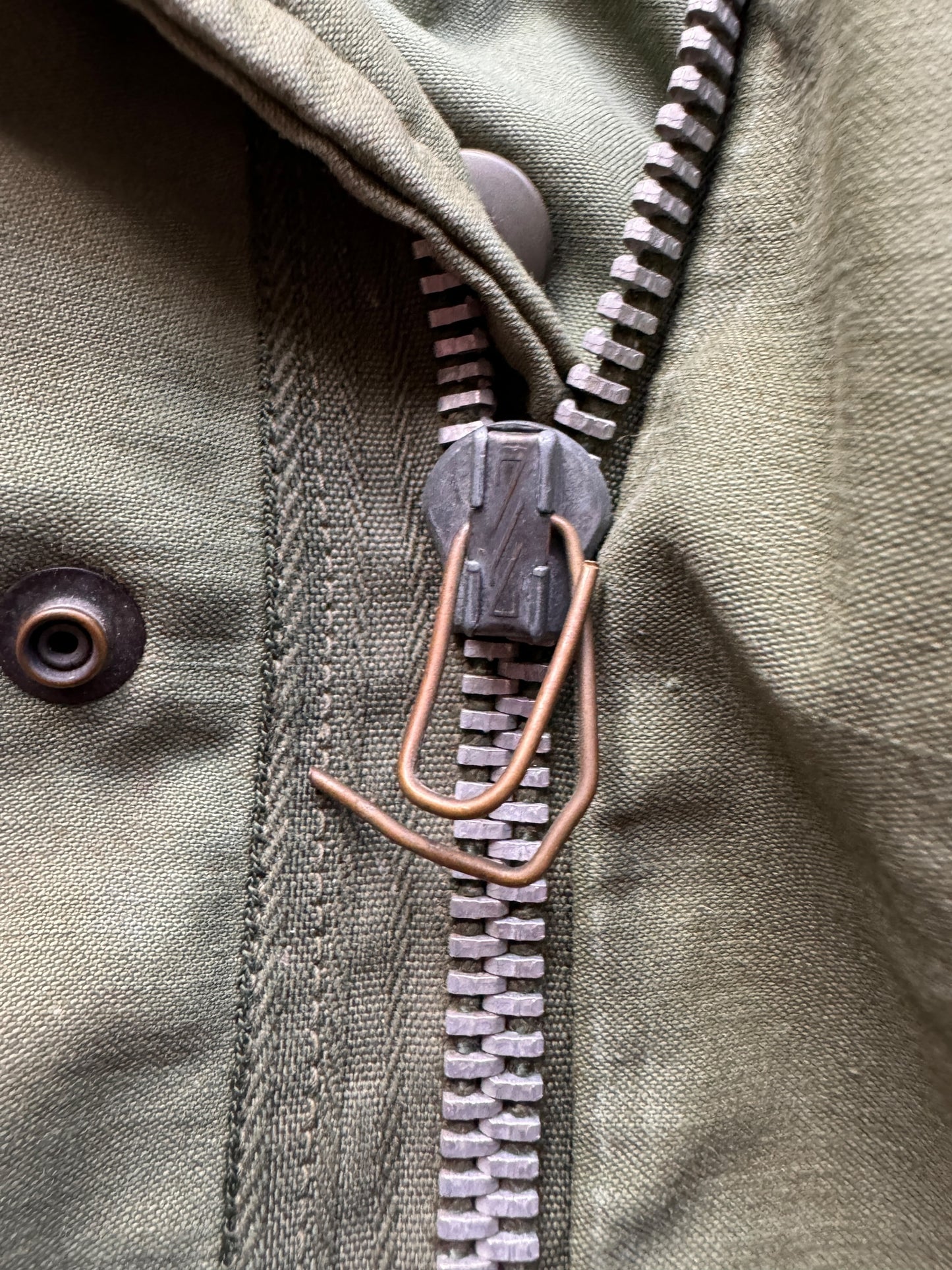 zipper on Vintage Stained M-65 Field Jacket SZ L