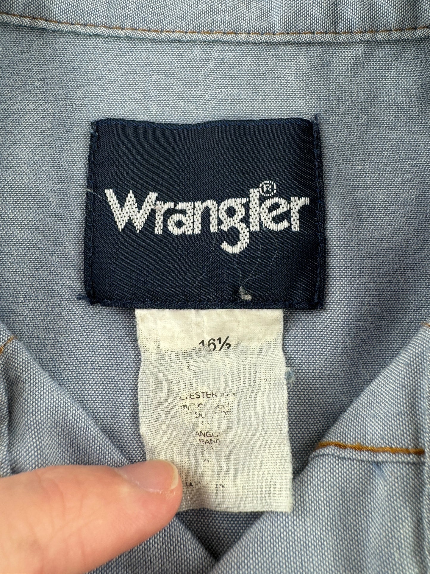 Label on Vintage Wrangler Short Sleeve Pearlsnap SZ L