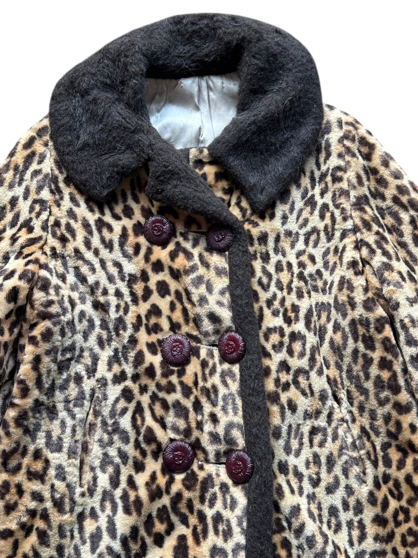 Button view of 1960s Leopard Coat M