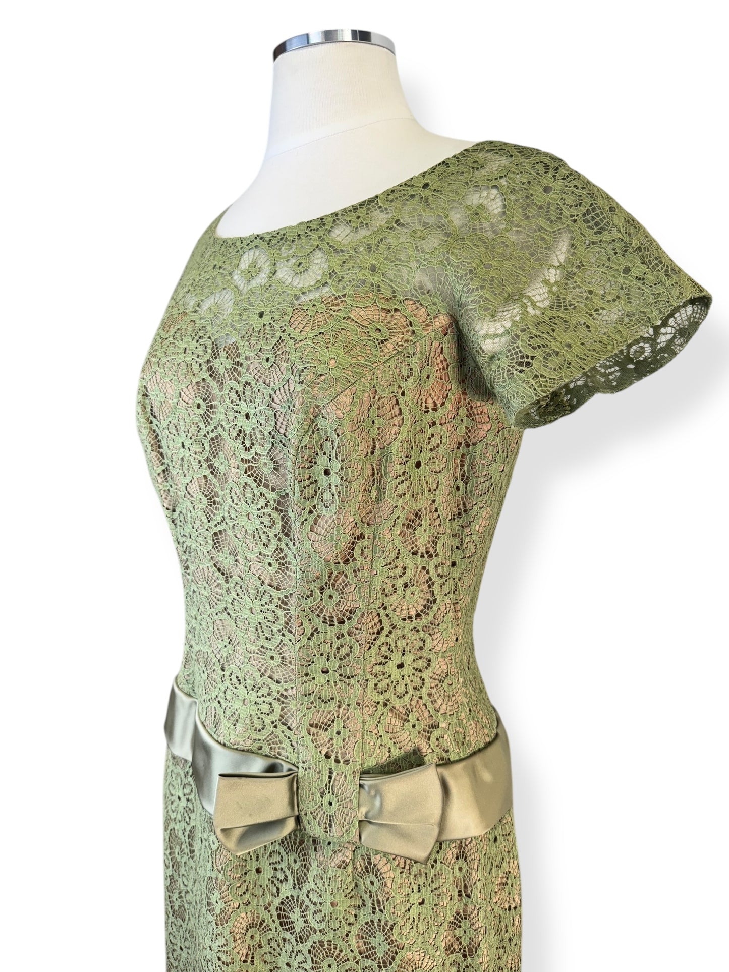 Side view of 1950s Sage Du Barry Lace Dress M