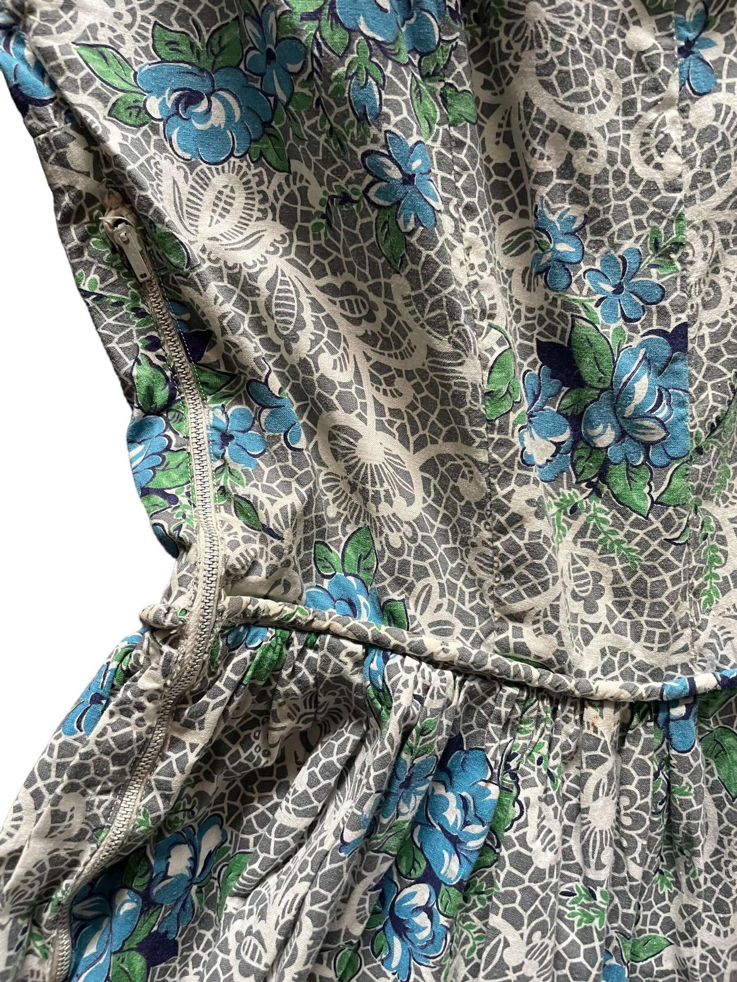 Zipper view of Vintage 1950s Floral Western Swing Dress SZ XS |  Barn Owl Vintage Dresses | Seattle Vintage Ladies Clothing