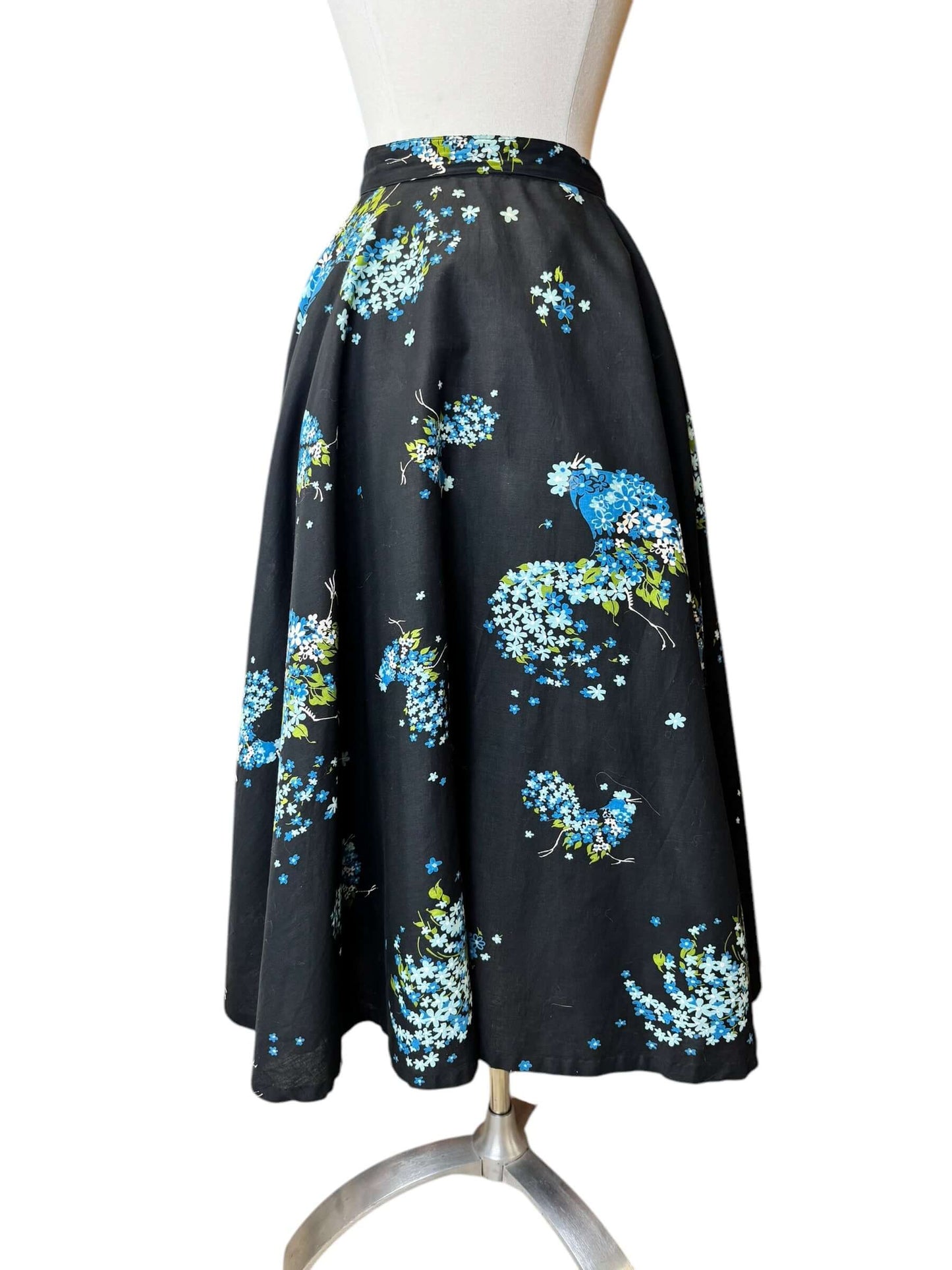Frontn of 1950s Floral Rooster Skirt M