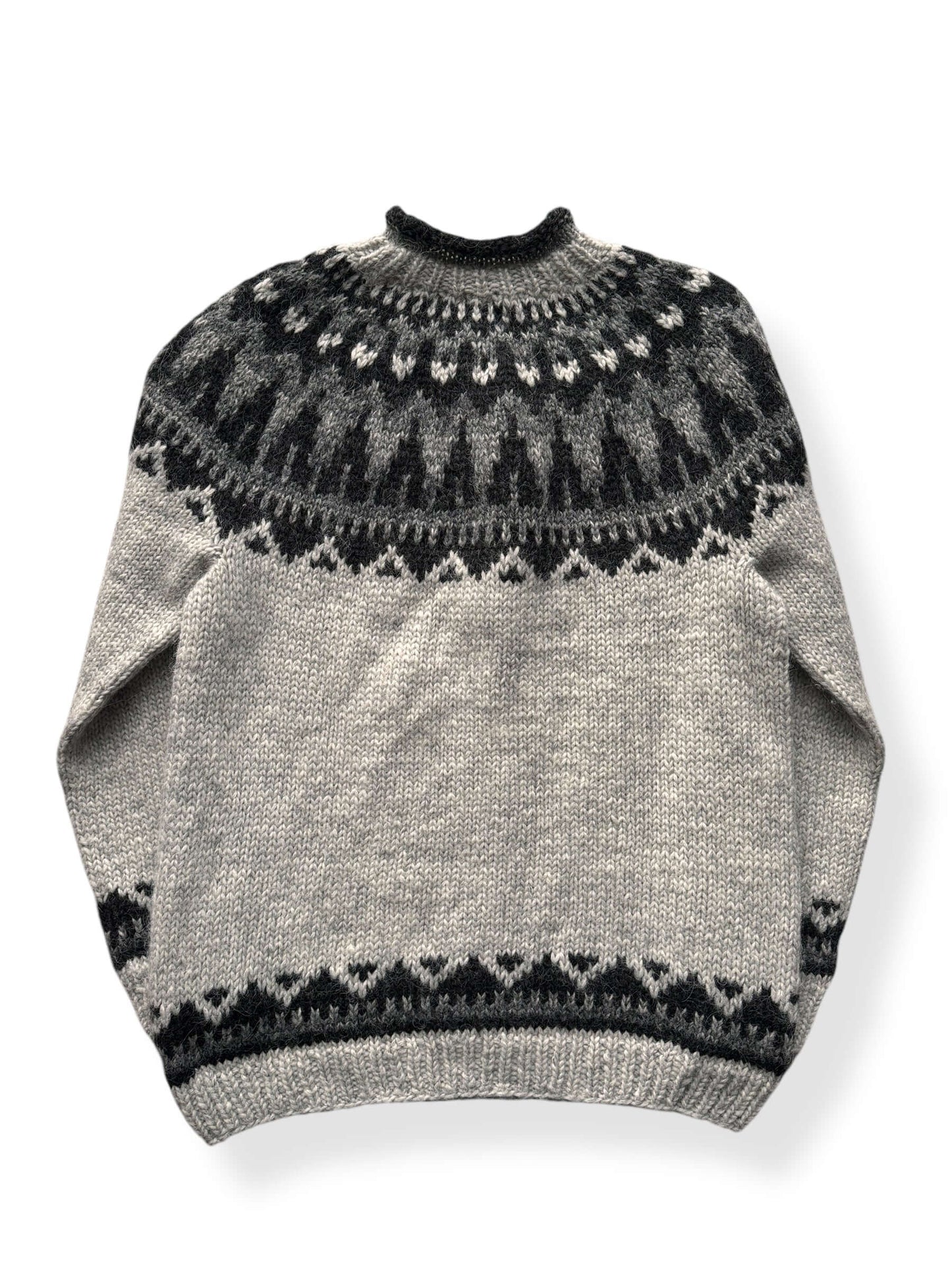 Back of Vintage Grey & Black Handknit Icelandic Sweater SZ XL
