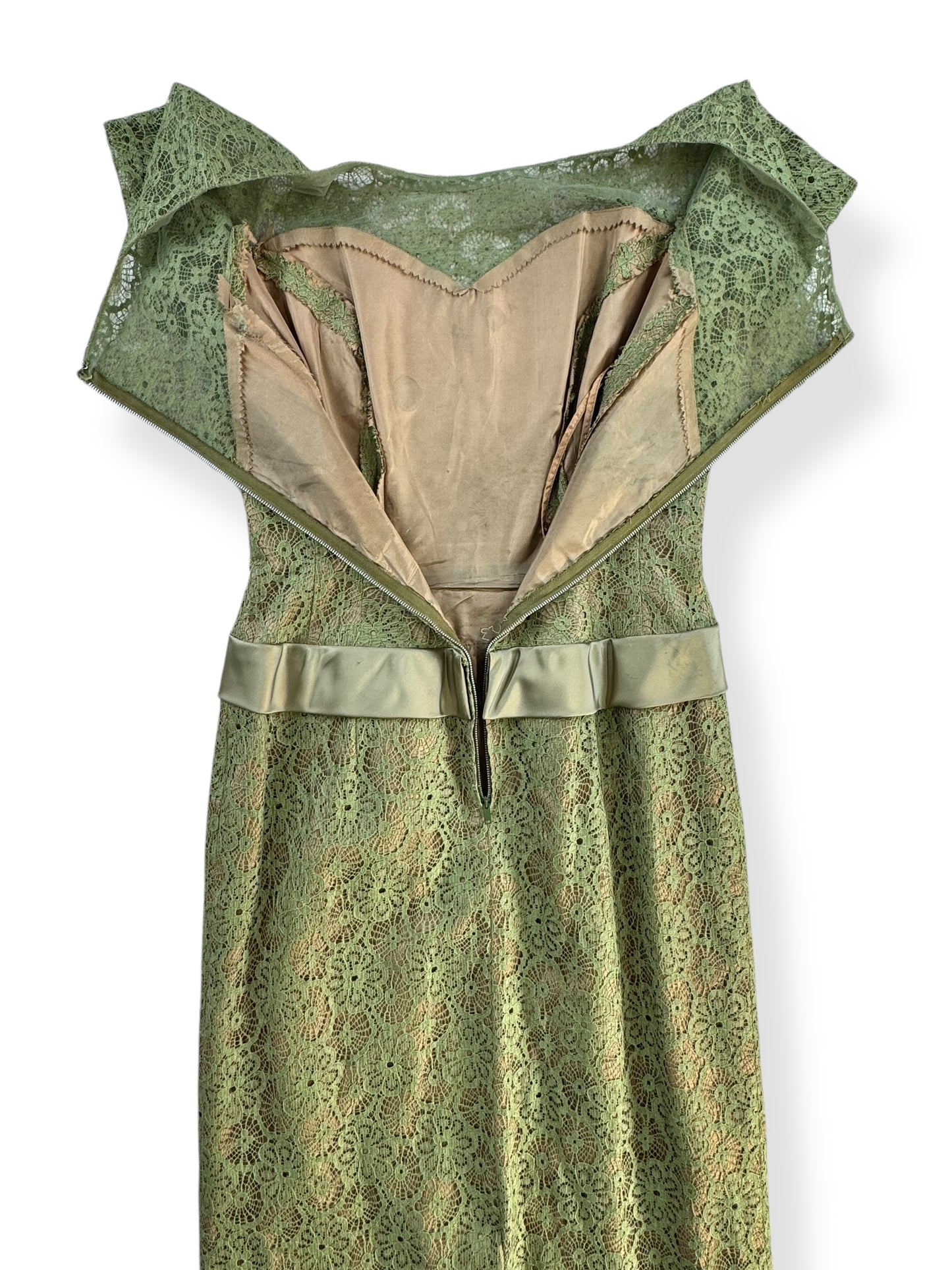 Open back of 1950s Sage Du Barry Lace Dress M