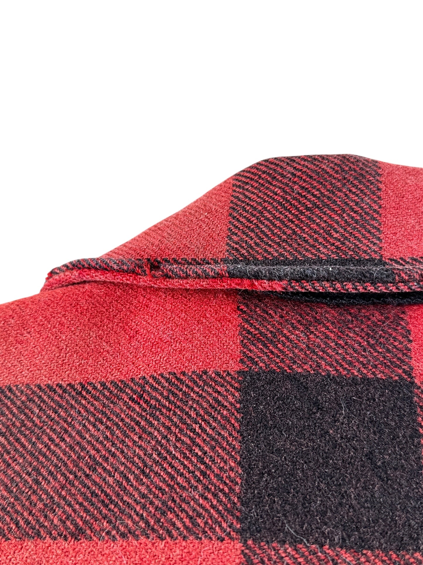 Ware on the back of the collar of Vintage 80’s Filson Double Mackinaw SZ 44