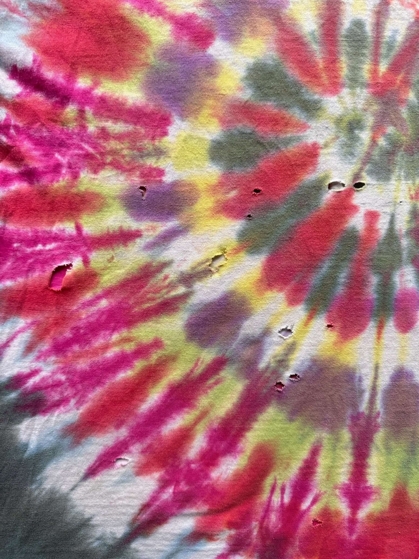 distressing on Vintage Destroyed Radio Free Alabama Tie-Dye Tee SZ XL