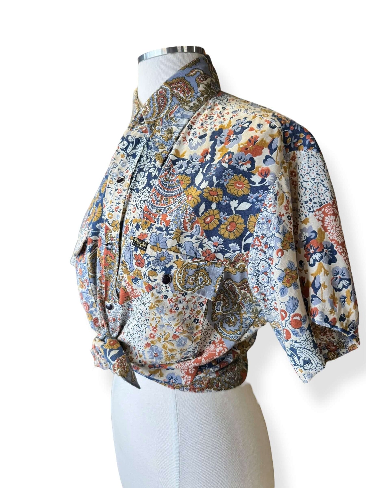 Side view of 1970s Wrangler Cropped Pearl Snap L-XL