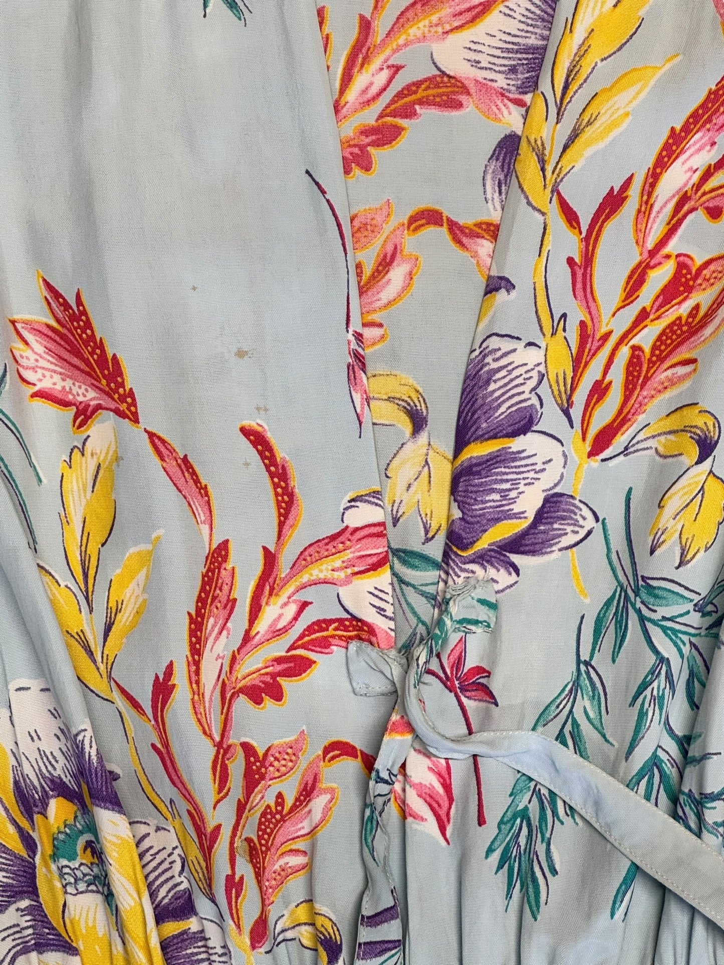 Stain on cest of 1940s Rayon Floral Dress M-L