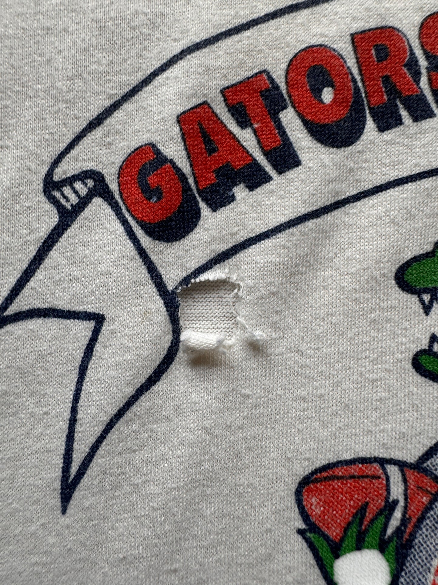 Hole on Front of Vintage Gators '81 Tee SZ XS