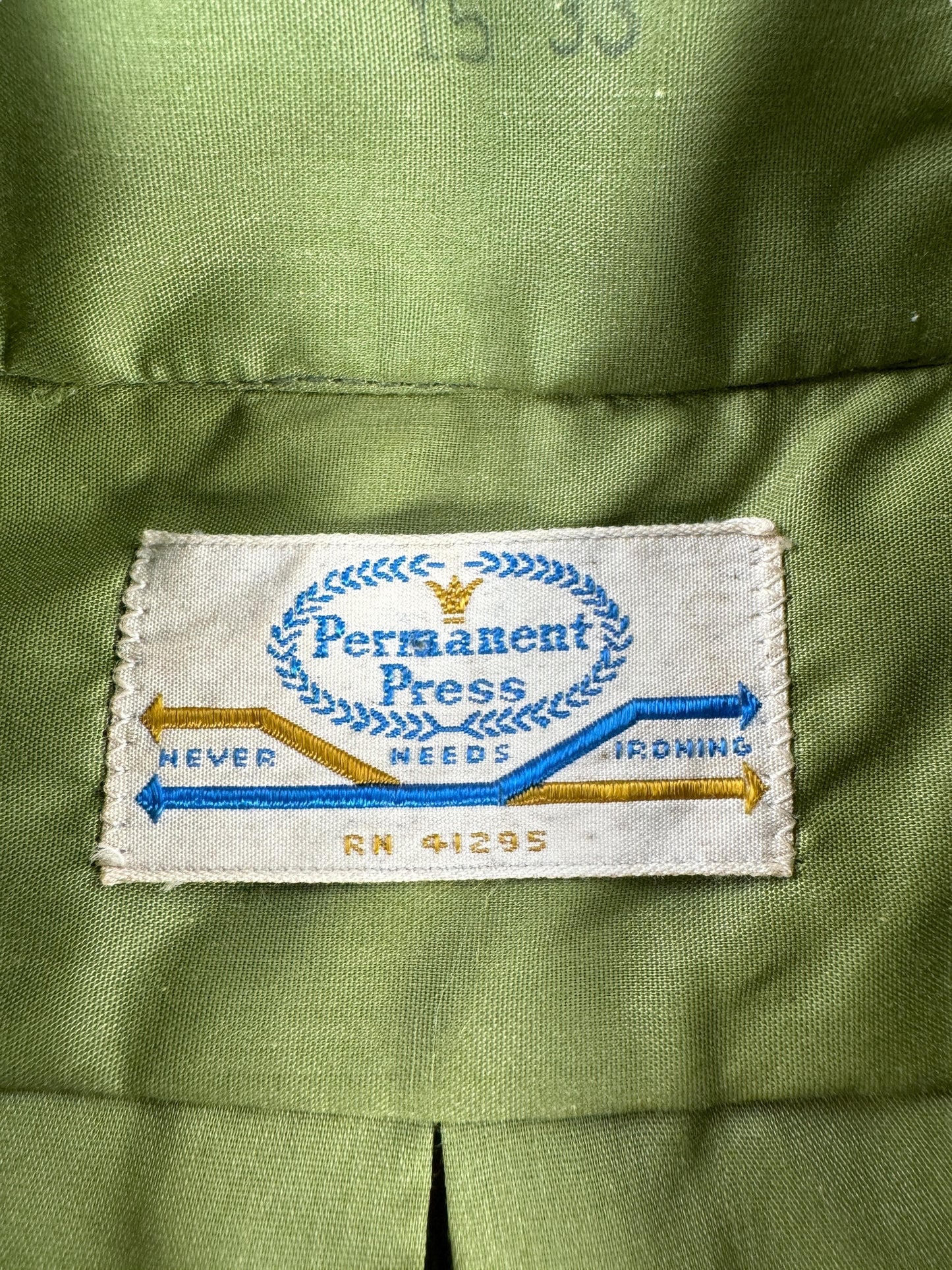 Tag on Vintage Green Button Up Shirt SZ M