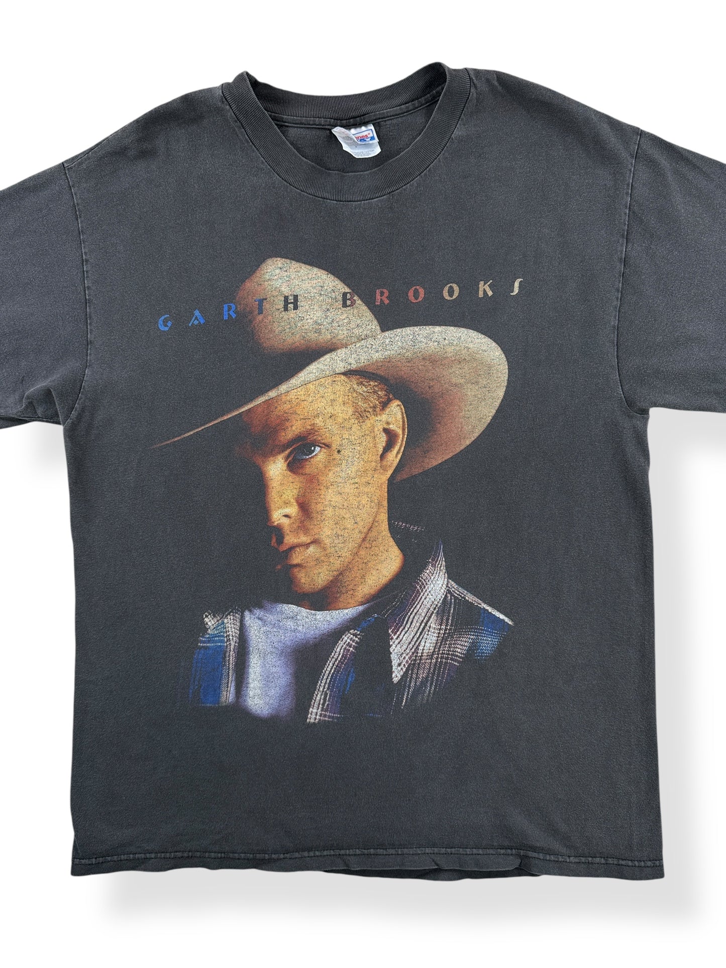 Front Close Up of Vintage Garth Brooks Tee SZ L
