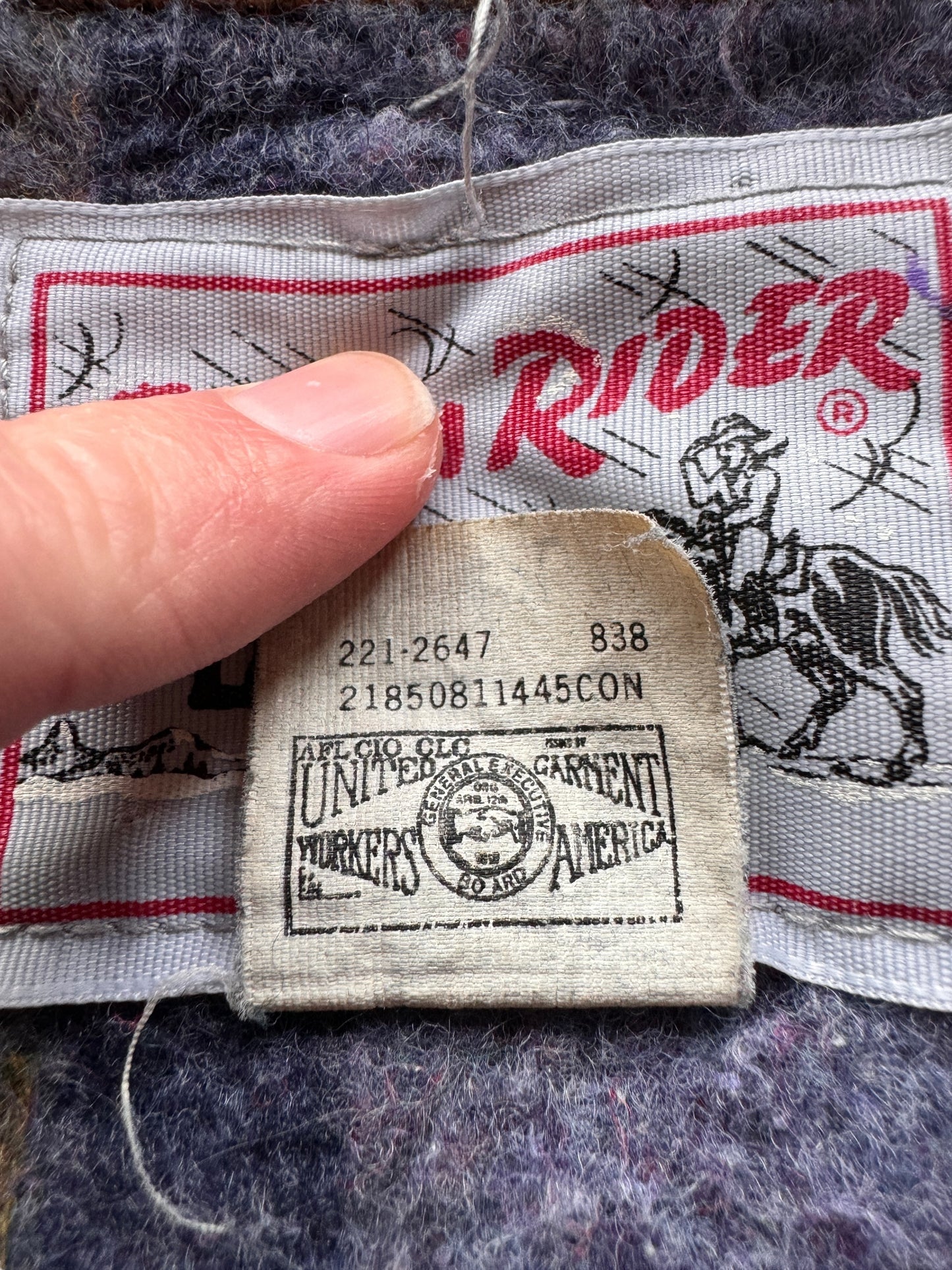 Union Label of Vintage 80s Era Union Made Lee Storm Rider SZ 42L