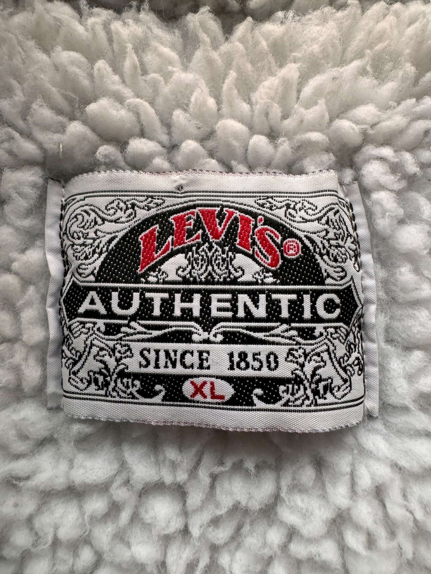 tag on Vintage Levi's Sherpa Type III Denim Jacket SZ XL