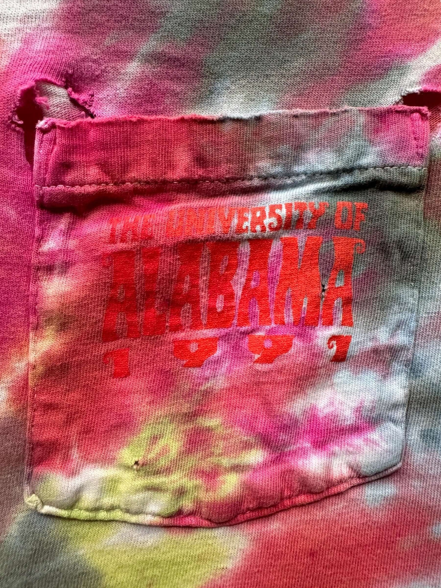 pocket on Vintage Destroyed Radio Free Alabama Tie-Dye Tee SZ XL
