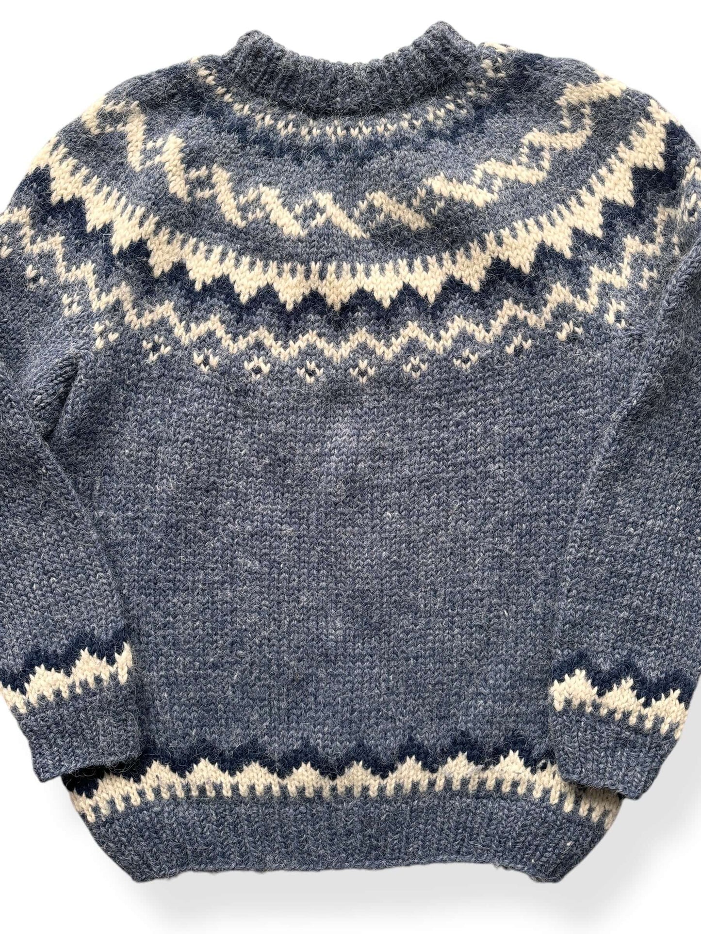 Front Close Up of Vintage Blue & White Handknit Icelandic Sweater SZ XL