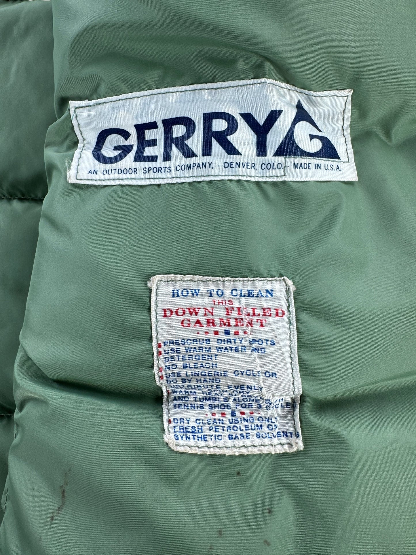 Label on Vintage Gerry Puffer Vest SZ L