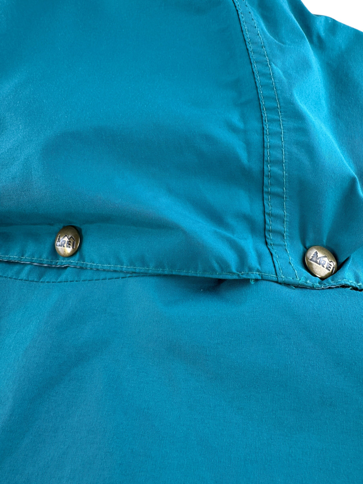 Snap Buttons on Hood on Vintage REI Goretex Parka SZ XL
