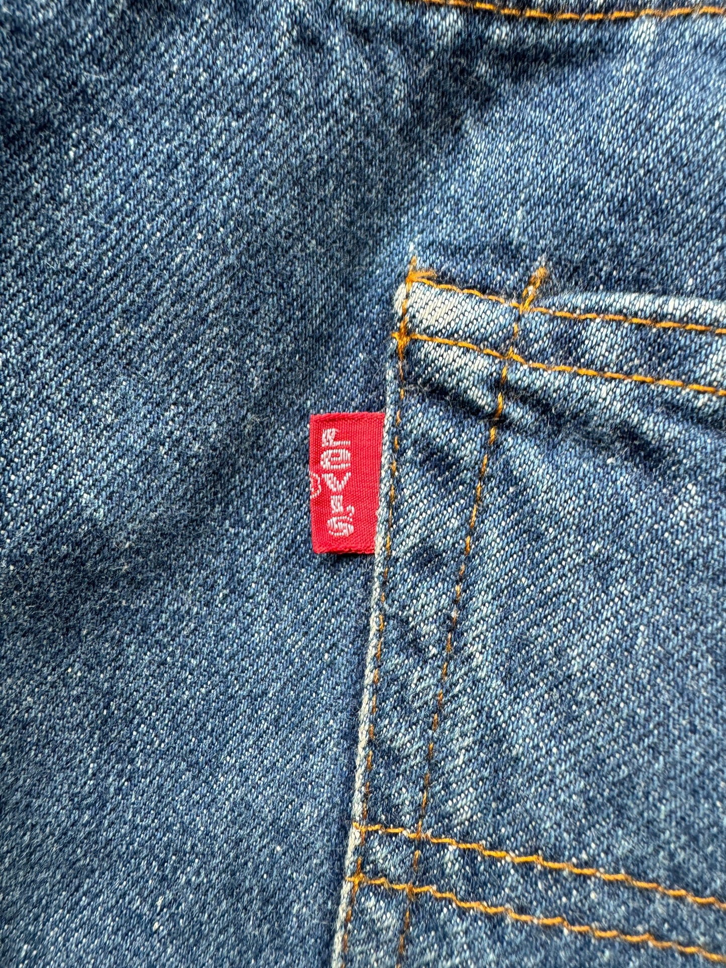 Red Tab on Vintage Dark Levis 501 Redline Jeans W40