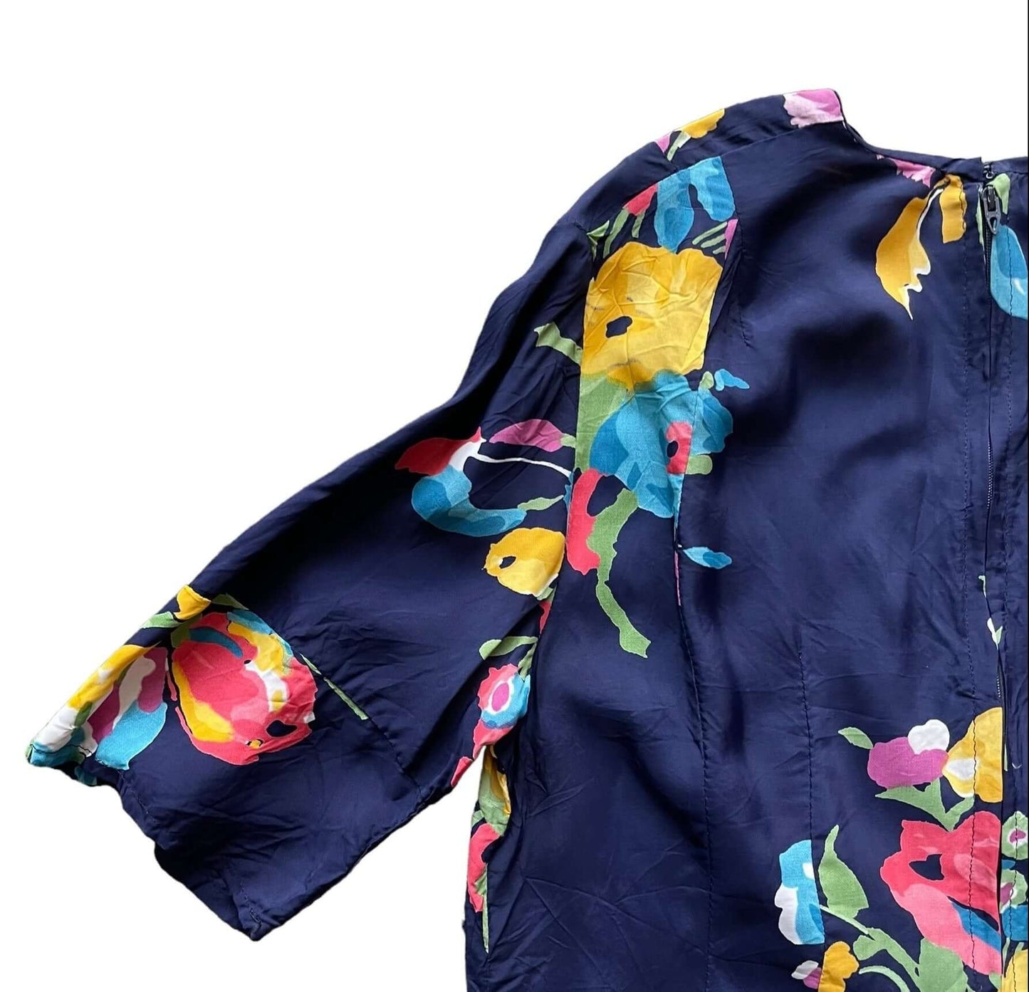Back left sleeve view of 1950-60s Rayon Navy Floral Top M-L