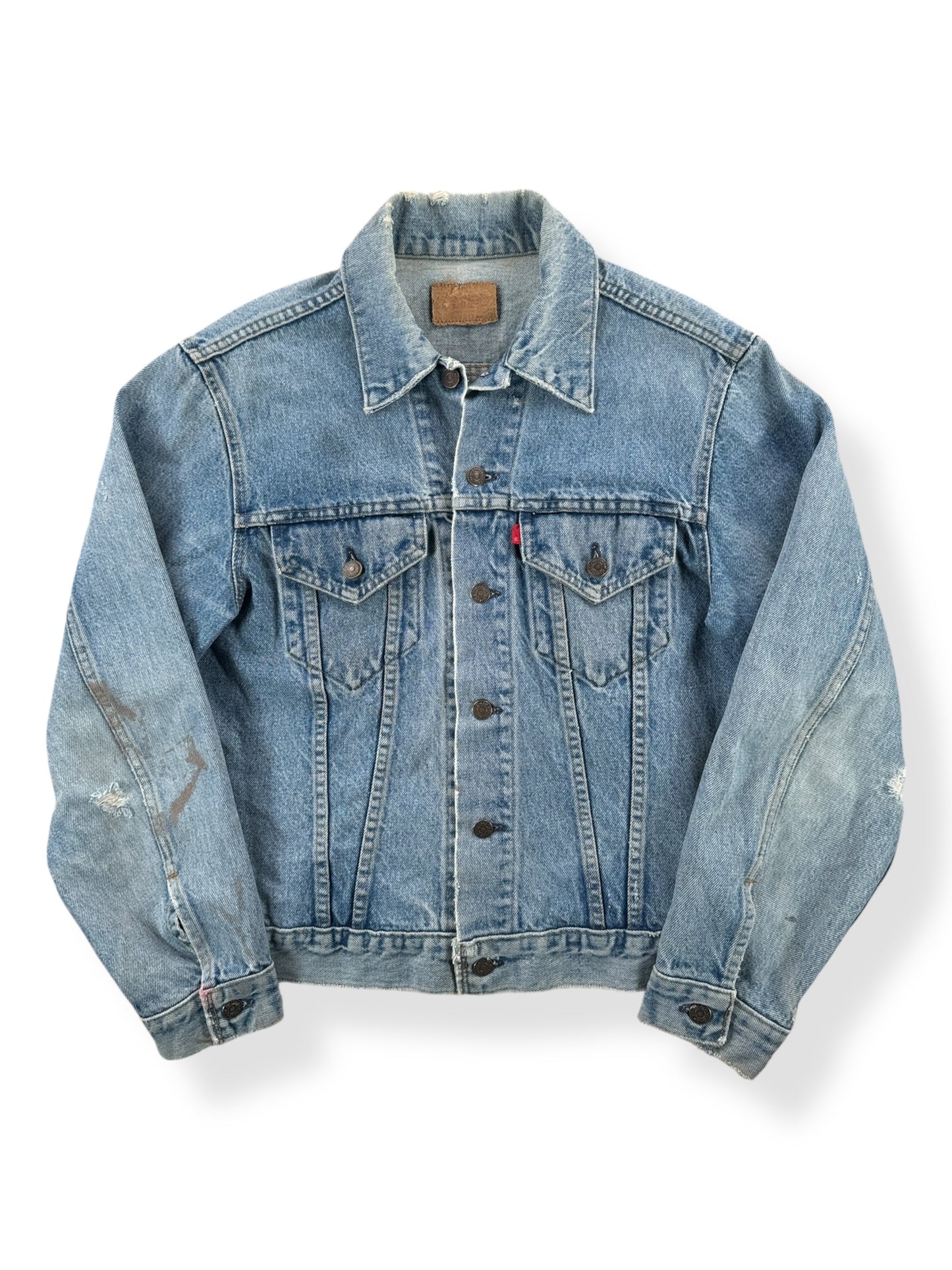 Front of Vintage Light Wash Levis 2 Pocket 70505 Jacket SZ 42